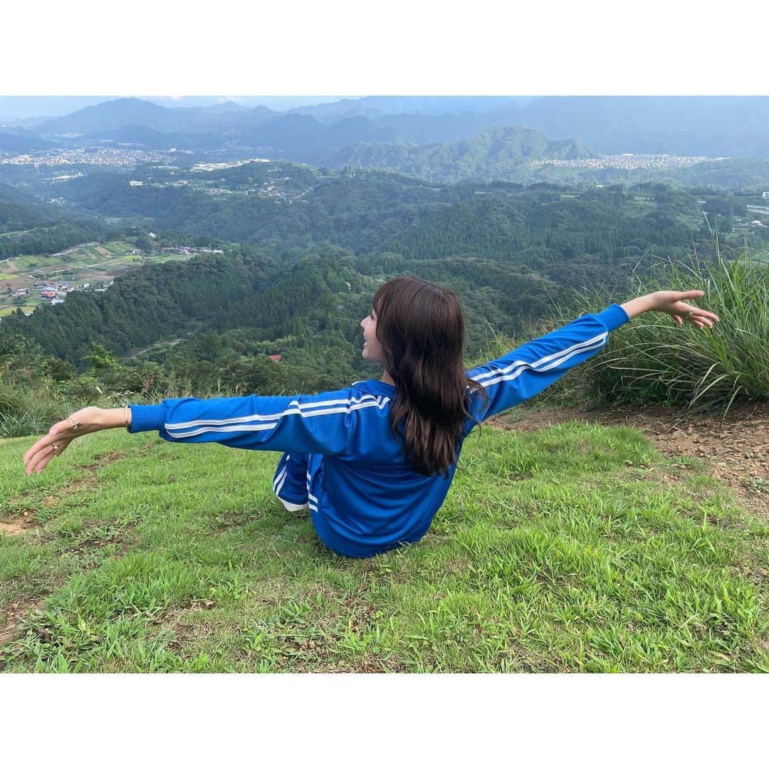 石川翔鈴さんのインスタグラム写真 - (石川翔鈴Instagram)「. パラグライダー楽しかった🪂 #ウソみたいに #びっくり青いジャージ」9月17日 16時35分 - karen__i328