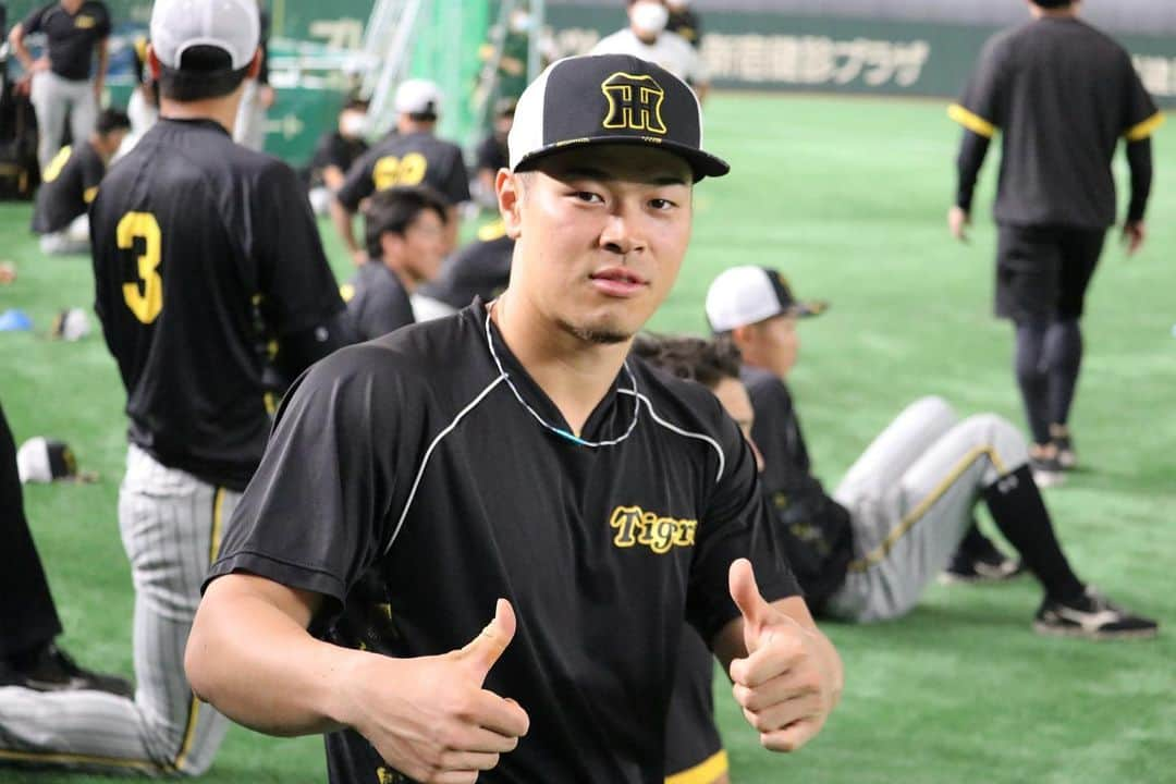 阪神タイガースさんのインスタグラム写真 - (阪神タイガースInstagram)「9月17日巨人戦、本日の試合前練習の様子です！ #佐藤輝明 選手 #糸原健斗 選手 #植田海 選手 #ジェフリーマルテ 選手 #坂本誠志郎 選手 #木浪聖也 選手 #小幡竜平 選手 #湯浅京己 選手 #岡留英貴 選手 #岩貞祐太 選手 #阪神タイガース  #イチにカケル！」9月17日 17時49分 - hanshintigers_official