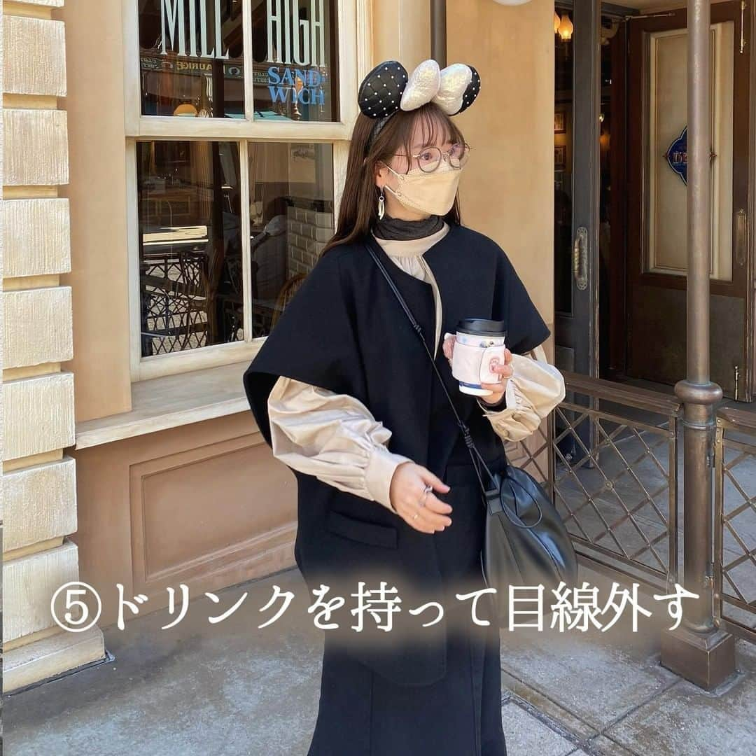 R i R y (リリー)さんのインスタグラム写真 - (R i R y (リリー)Instagram)「『ディズニーピン写必殺技🐭』　　  ディズニーで写真撮られる時に使いたい必殺技🐭 ぜひ参考にしてみてください🙊♡  by @na.n__10 @mona88._ ✴︎---------------✴︎---------------✴︎ ▶▶掲載する写真を募集中📸 カワイイ写真が撮れたら、@velle.jp をタグ付けするか、ハッシュタグ #velle_jp をつけて投稿してみてね♪ velle編集部と一緒にカワイイで溢れるvelleを創っていこう😚🤍  ✴︎---------------✴︎---------------✴︎ #disneyland #tokyodisneyland #ディズニーバウンド #ディズニーコーデ #ミニーバウンド #ミニーコーデ #カチューシャ #ミニーカチューシャ #手作りカチューシャ #シミラールックディズニー #シミラールック #お揃いコーデ #お揃いディズニー #ワントーンコーデ #チェックスカート #カラフルコーデ #スナイデル #ディズニーハンドメイド #ディズニー #ディズニーランド #ディズニーシー #instadisney #東京ディズニーランド #お洒落さんと繋がりたい #ファッション好きな人と繋がりたい #双子コーデ #秋コーデ #秋服」9月17日 18時00分 - velle.jp