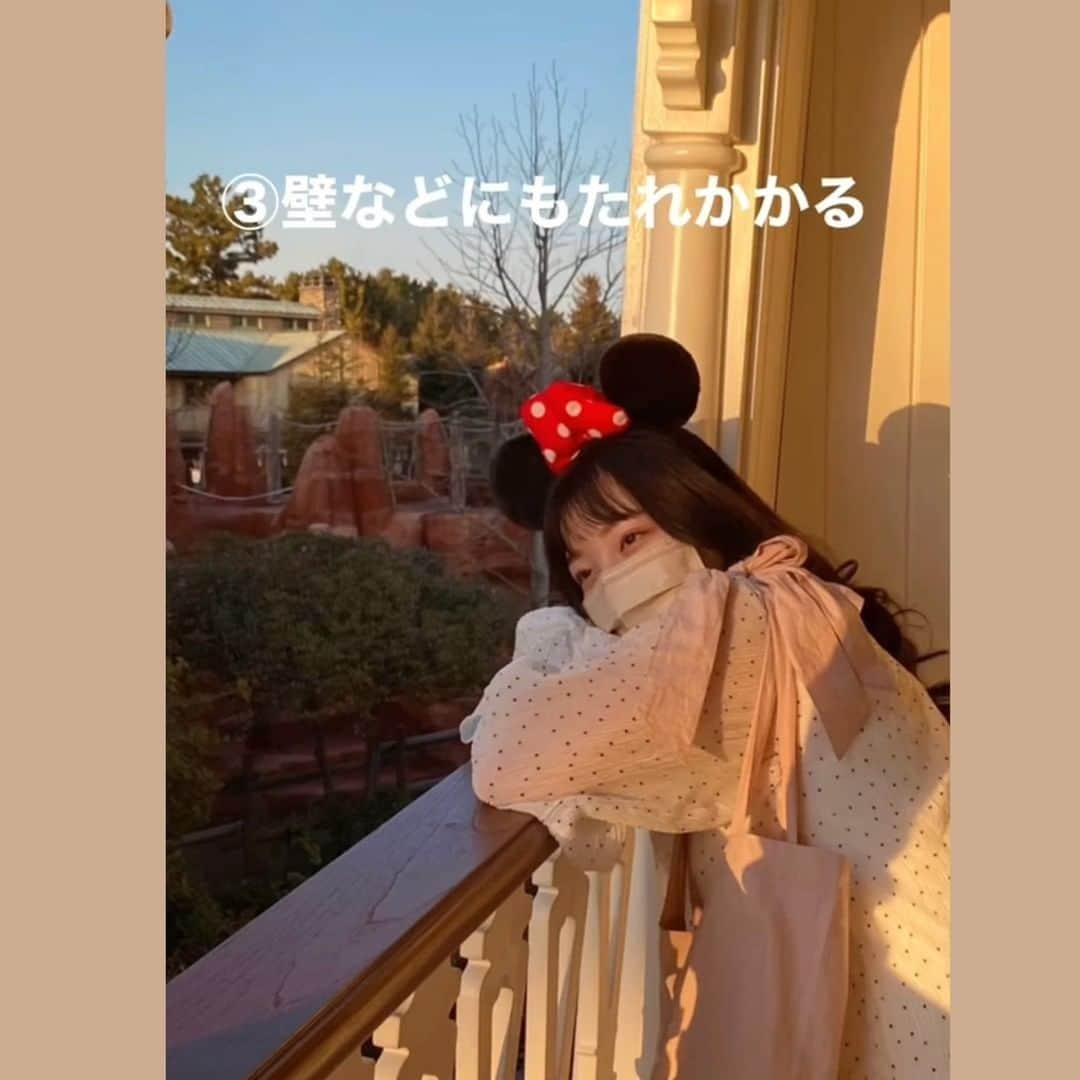 R i R y (リリー)さんのインスタグラム写真 - (R i R y (リリー)Instagram)「『ディズニーピン写必殺技🐭』　　  ディズニーで写真撮られる時に使いたい必殺技🐭 ぜひ参考にしてみてください🙊♡  by @na.n__10 @mona88._ ✴︎---------------✴︎---------------✴︎ ▶▶掲載する写真を募集中📸 カワイイ写真が撮れたら、@velle.jp をタグ付けするか、ハッシュタグ #velle_jp をつけて投稿してみてね♪ velle編集部と一緒にカワイイで溢れるvelleを創っていこう😚🤍  ✴︎---------------✴︎---------------✴︎ #disneyland #tokyodisneyland #ディズニーバウンド #ディズニーコーデ #ミニーバウンド #ミニーコーデ #カチューシャ #ミニーカチューシャ #手作りカチューシャ #シミラールックディズニー #シミラールック #お揃いコーデ #お揃いディズニー #ワントーンコーデ #チェックスカート #カラフルコーデ #スナイデル #ディズニーハンドメイド #ディズニー #ディズニーランド #ディズニーシー #instadisney #東京ディズニーランド #お洒落さんと繋がりたい #ファッション好きな人と繋がりたい #双子コーデ #秋コーデ #秋服」9月17日 18時00分 - velle.jp