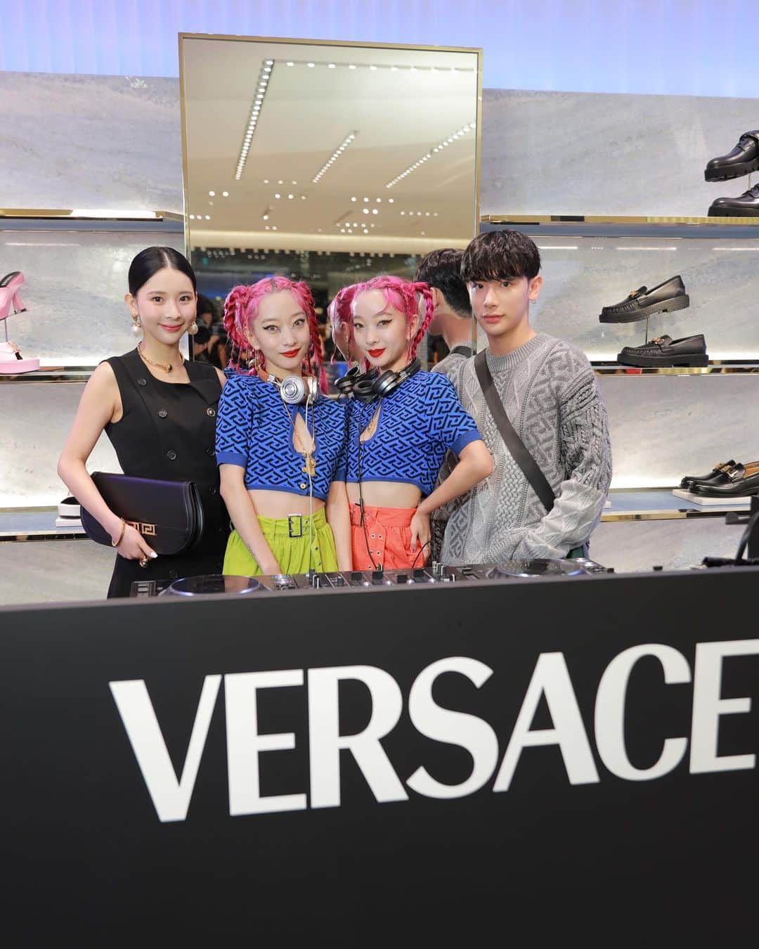 ミチさんのインスタグラム写真 - (ミチInstagram)「VERSACE GINZA NEW OPEN  銀座に新たなVERSACEの本店が誕生します🍾  #Versace #VersaceGinza #ヴェルサーチェ @versace」9月17日 18時25分 - mi0306chi