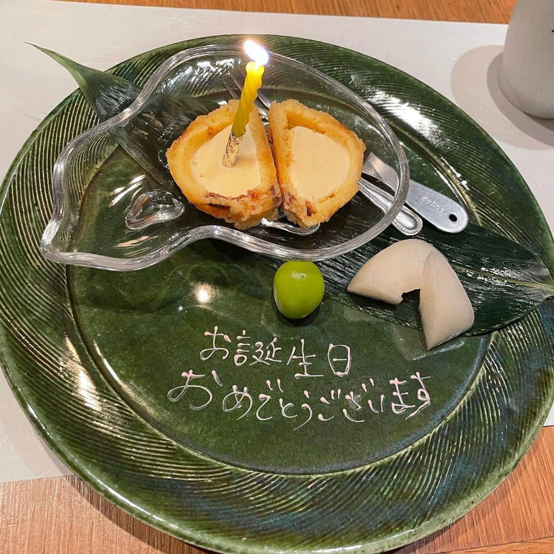 菊池桃子さんのインスタグラム写真 - (菊池桃子Instagram)「*  夫の誕生日と、私の怪我の快気祝い。 笑顔で明るいランチとなりました。 この日は、子供たちと一緒に東京大神宮で 厄除けもしました。✨ お餅は、東京大神宮でいただきました。  #元気です」9月17日 18時58分 - momoko_kikuchi_official