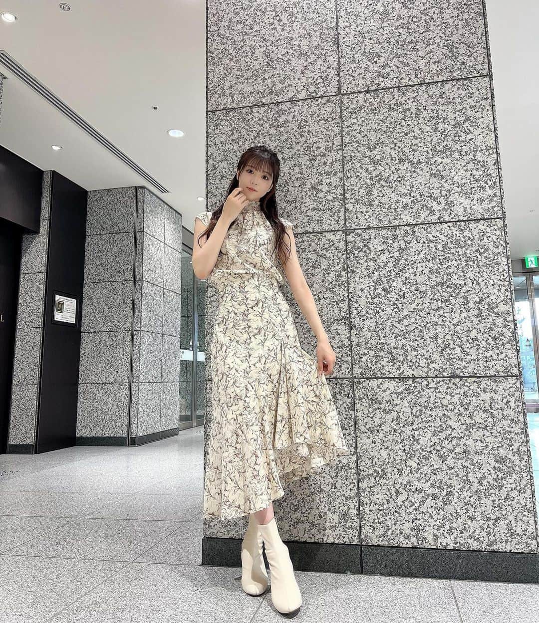 貞野遥香さんのインスタグラム写真 - (貞野遥香Instagram)「☆ 「「ごめん、待った🥺？」」 ⁡ 清楚代表！みたいな綺麗めセットアップ☺️✨ ⁡ スカートは後ろが紐になってるから自分のウエストサイズにしっかり合わせられてよき◎ ⁡ ⁡ お洋服に合わせて髪型はハーフアップにしてみたよ！どうかな、、🥺💕 ⁡ ⁡ ︎︎︎︎︎︎☑︎セットアップ #LIPSERVICE (@lipservice_official ) ⁡ ︎︎︎︎︎︎☑︎ブーツ #Bershka (@bershka ) ⁡ ⁡ ⁡ ⁡ #ootd #code #コーデ #夏コーデ #低身長コーデ #fashion #リップサービス #ベルシュカ #清楚感  #ロングヘア」9月17日 21時09分 - _haruka_sadano06