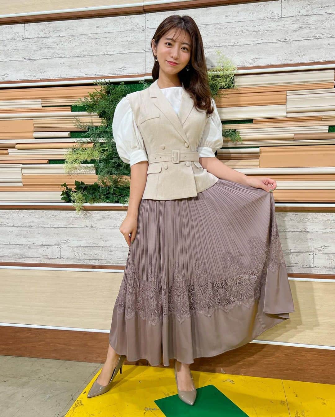 白戸ゆめのさんのインスタグラム写真 - (白戸ゆめのInstagram)「👗 . #東京インフォメーション #衣装 AKB48時代から大好きで 写真集も持っている #小嶋陽菜 さんのブランド #herlipto を着用させていただきました💕 細かいディテールが可愛かった さすがこじはるさんでした🥺」9月18日 10時13分 - yumeno.s_