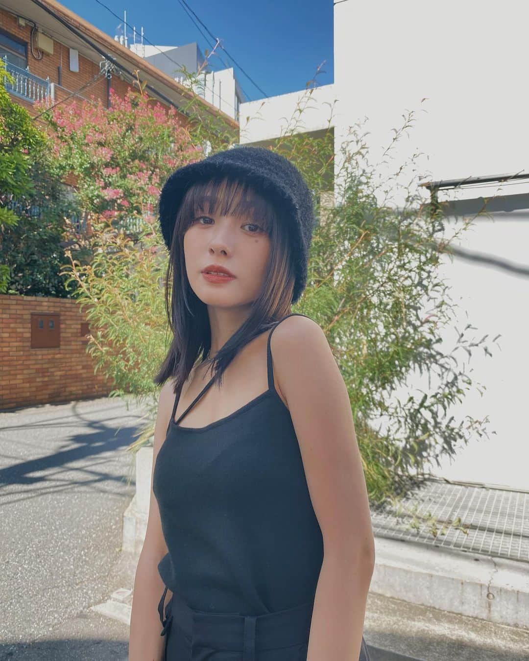 前田希美（まえのん）さんのインスタグラム写真 - (前田希美（まえのん）Instagram)「all black 🏁🖤  今日は雨ですが、 原宿でPOPUP開催中です。 みんな会いに来てください！  この日の私服は N WITH.の新作トップス 発売は来週です。お楽しみに~~  来週は大阪のTRIBECCACafeでの POPUPも楽しみです❤︎  #のんの私服 #code #fashion #nwith」9月18日 12時19分 - maeda_nozomi