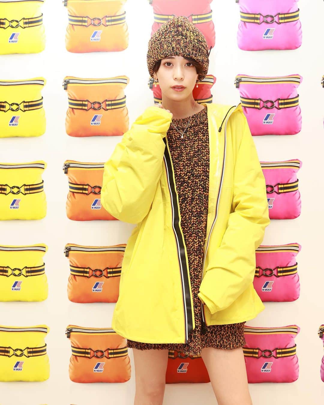 坂田梨香子さんのインスタグラム写真 - (坂田梨香子Instagram)「_  kway渋谷open👏  Kwayと言えば！なレインコートは、カラバリ豊富で悩んだけど目を惹く鮮やかなイエローを選びました✌︎✌︎ コレクションラインのニット帽×ニット帽との相性よき。  4枚目のコートも5枚目のバケハも可愛かった🤤」9月18日 13時47分 - rikakosakata_official