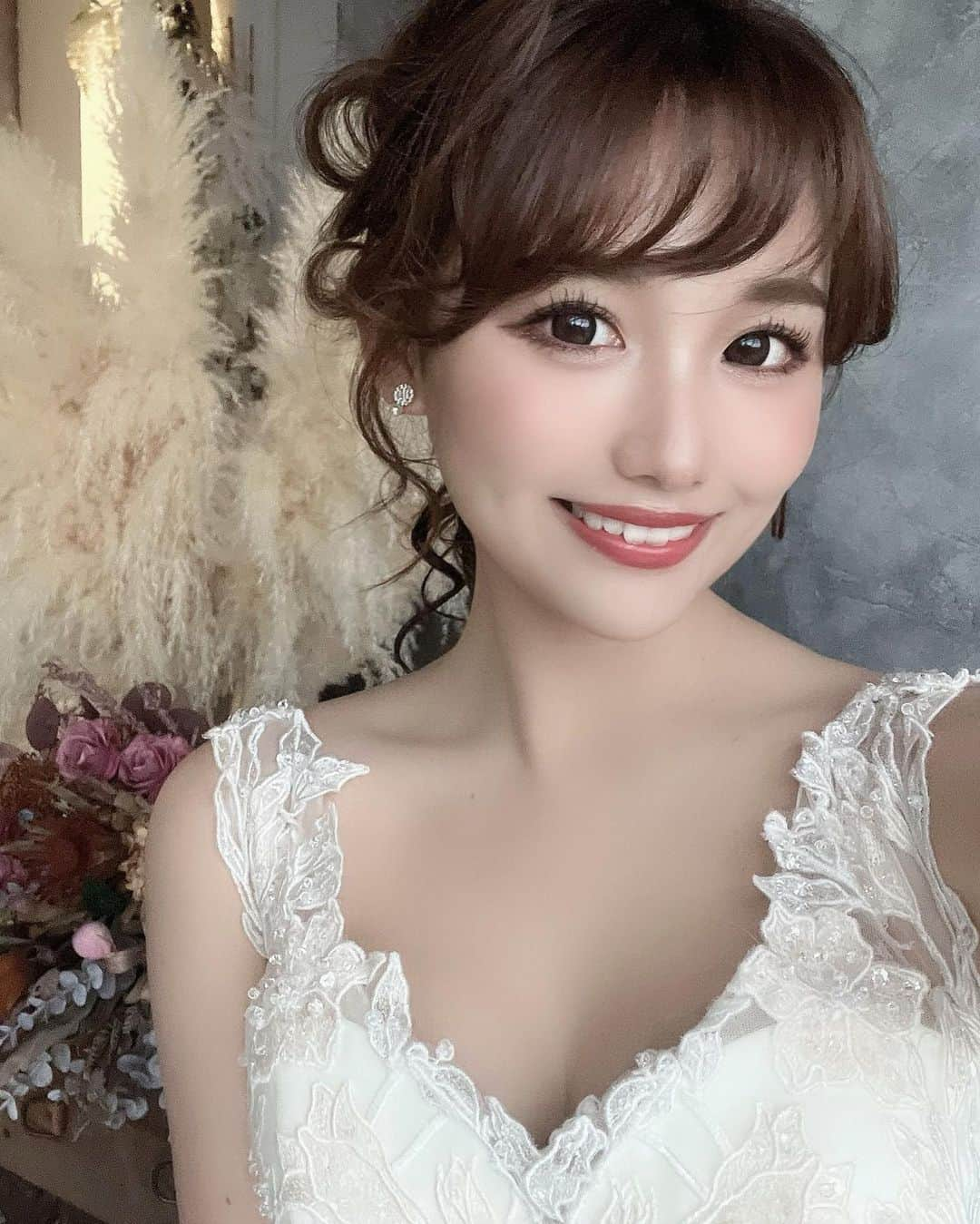 加藤里奈さんのインスタグラム写真 - (加藤里奈Instagram)「⋆  ウェディング撮影👰🏻‍♀️🤍  初めてマーメイド型のドレスきたけど とっても可愛かった🫣🤍  撮影前に @bicuol_aya さんにブライダルの 小顔コルギ&ボディケア、バストケアコースを お願いしました🥲  めちゃ体凝ってたみたいで、 施術後はとってもすっきりました𓏧  巻き肩が全然治らないので、 本番の式までに定期的に通って、矯正します！😢  ꒰ フォトウェディング ꒱ @noble_japan_nagoya  @maki.o_bridal  @smd._y @kosuke_shimoda_wd  #プレ花嫁 #花嫁 #おしゃれ花嫁 #試着レポ #ドレスレポ #東海プレ花嫁 #結婚式 #ウエディングドレス  #ウェディングドレス試着  #ウェディングドレス選び #2022冬婚 #2022秋婚 #披露宴 #披露宴会場コーディネート #プレ花嫁 #プレ花嫁準備 #プレ花嫁さんと繋がりたい #プレ花嫁ダイエット #プレ花嫁2022 #前撮り #ウェディング前撮り #ウェディング撮影 #ウェディングフォト  #ウェディング準備 #結婚式前撮り #結婚式ドレス」9月18日 19時23分 - katoco0326