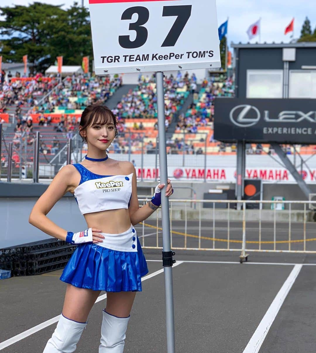 引地裕美さんのインスタグラム写真 - (引地裕美Instagram)「#SUPERGT2022 第6戦 菅生決勝🐮🫘  雨が降ったり止んだりの天候に左右され魔物が暴れるハラハラのレース展開でしたが、 37号車は正式結果9番手！ ポイントGETです❤️‍🔥  37号車の応援ありがとうございました✌️🖐💙  台風接近中だからみんなが帰るところは雨かもしれない☔️⚡️ 気を付けて帰ってね🥹🫶🏻  #KeePer #keeper技研 #tomsracsing #supergt #supra  #引地裕美 #モデル #rq #レースクイーン #UMine #jpn #일본 #오오티디  #얼스타그램 #照片 #粉我  #패션스타그램 #데일리코디 #패션 #时装 #셀카」9月18日 20時06分 - yuumihikichi