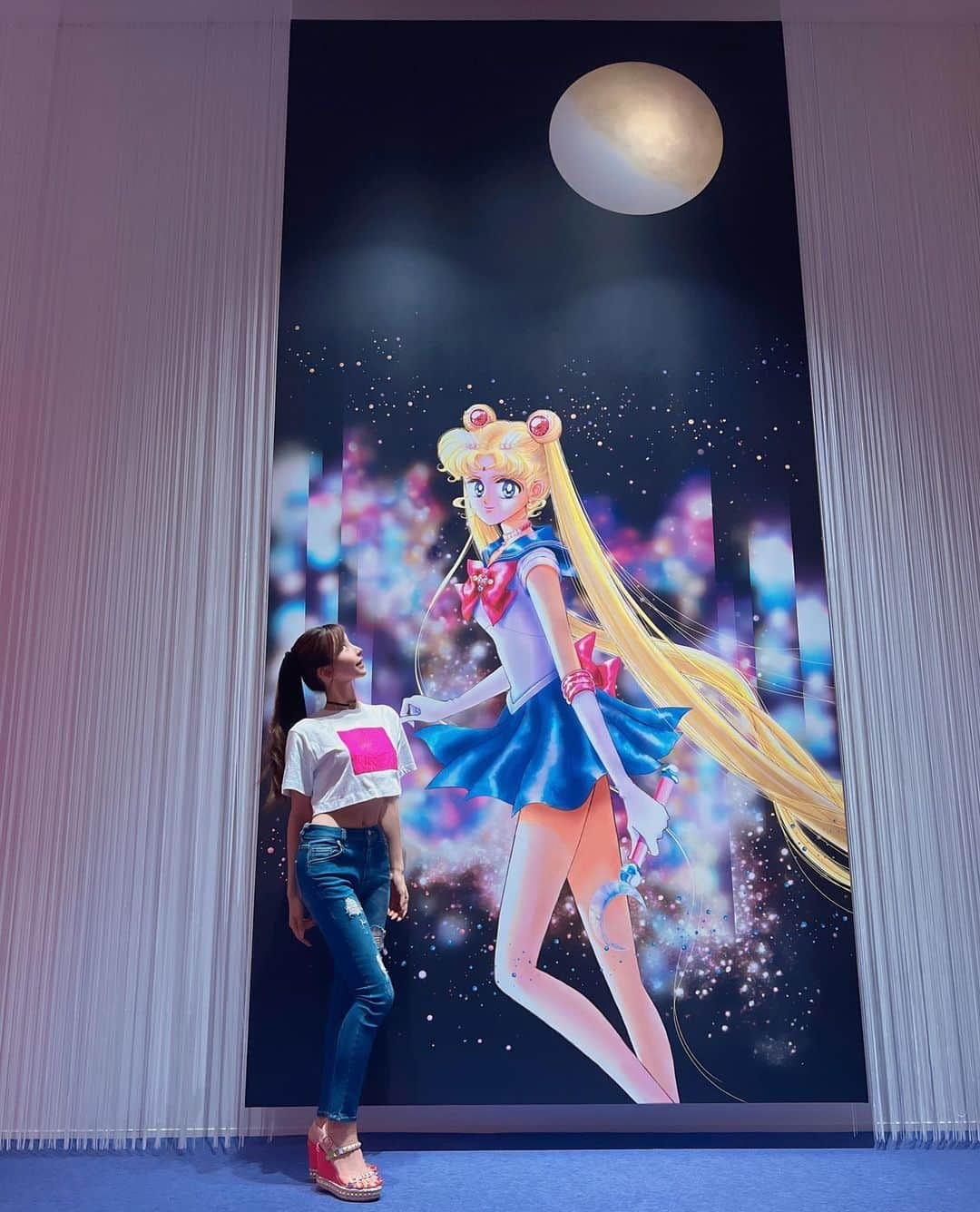 愛川みれいさんのインスタグラム写真 - (愛川みれいInstagram)「セーラームーン展🌙💖  大好きなセーラー戦士に囲まれて テンション上がりまくりな一日でした💕💕  @nyan__703 と色違いで @belle_2020_belle のミニT来て行ったよ💖  第二弾も楽しみーっ😍🫶💖🌙  #セーラームーン#セーラームーン展 #私の青春#ベルベル#bellebelle#愛川みれい」9月18日 20時16分 - mirei.aikawa