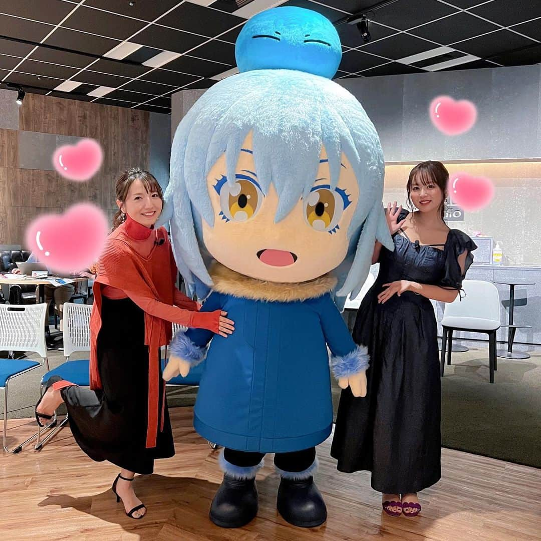 井口裕香さんのインスタグラム写真 - (井口裕香Instagram)「🎮🌍💙 #TGS2022 #転スラ #まおりゅう 生配信御覧いただきありがとうございました♡ リムル役#岡咲美保 ちゃん 大西プロデューサー 杉本プロデューサー 司会の #森遥香 さん 着ぐるみリムルさま ありがとうございました💙 情報盛りだくさんでしたね！ まおりゅうも、劇場版も、どうぞよろしくお願いいたします♡ ヴェルザードさんをゲットしてたくさんプレイしてくださいね♡  hair and make #舩戸美咲 さん ヴェルザード意識して水色のリボンつけていただきました🌬🧊❄️」9月18日 22時11分 - ooo31_iguchiyuka_31ooo