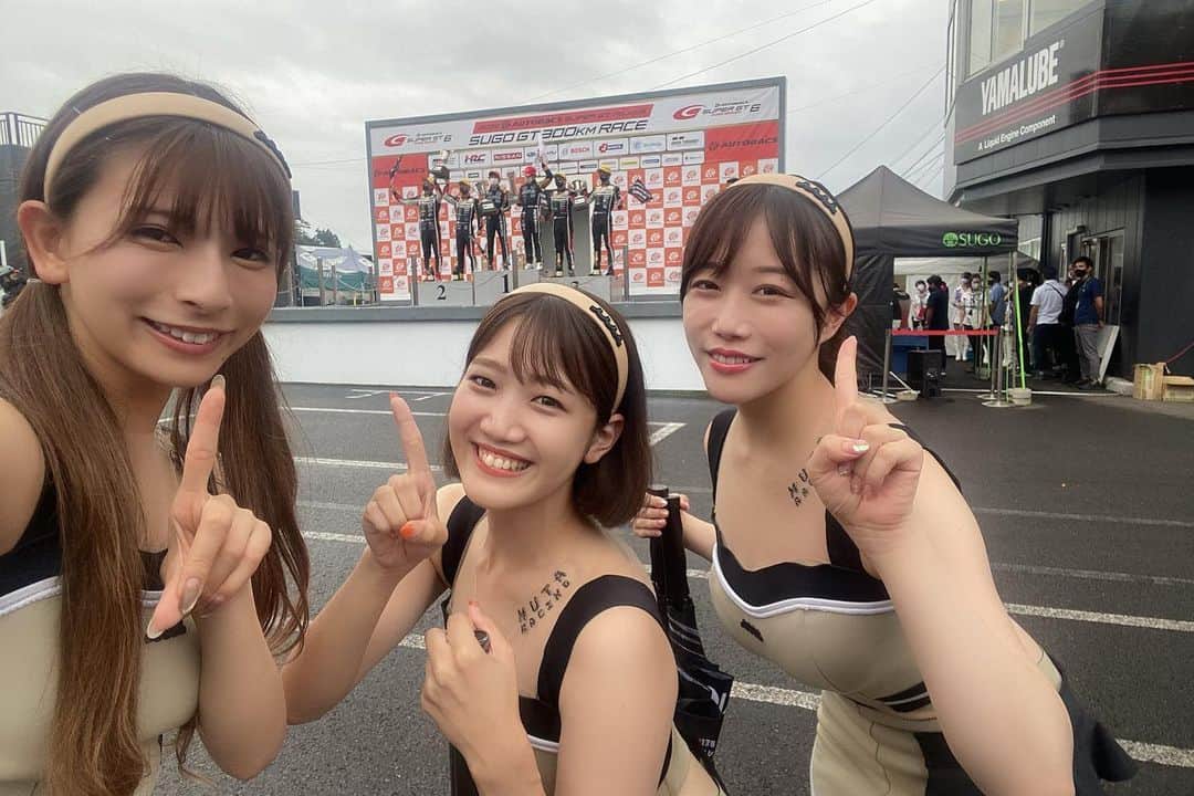 葉月美優さんのインスタグラム写真 - (葉月美優Instagram)「❥SUPER GT Rd.6 SUGO . . GT300 2号車 mutaracing INGING 加藤寛規選手 堤優威選手 優勝しました🏆✨ . . . 色々思うこと、書きたいことはあるけど 専門的なことはぜひチームのレポートや選手の投稿をチェックしてみてください♡ . . いいチームワークだったし とにかく苦しんできた分、選手やメカさん、エンジニアさんの笑顔は本当に安心したし、胸がぎゅっとなりました。 . . . みなさんもぜひ、選手におめでとうをお願いします！ そして、あと2戦 mutaracing INGING の応援よろしくお願いします🤎 . . . . . #mutaracing #supergt #SGT #スーパーgt #gr86 #gt300 #sugo #レースクイーン #racequeen #muta #racingcar #carrace #優勝」9月18日 22時22分 - miu_haduki