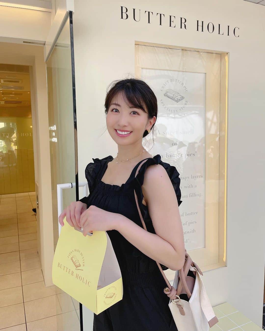 関根ささらさんのインスタグラム写真 - (関根ささらInstagram)「鎌倉に新しくオープンした #butterholic へ🧈💛 . . 外観も店内も可愛すぎて映えでしかなかった、、！ もちろん販売されているバターたっぷりの #ナポレオンパイ も美味しすぎました☺️🍓💗 . . 店内での写真は別の投稿で🫶🏻 . . #鎌倉カフェ #鎌倉グルメ #鎌倉観光 #鎌倉ランチ #鎌倉食べ歩き #鎌倉 #kamakura #japan #sweetstagram #食べスタグラム #スイーツ巡り #スイーツ好き #すいーつぐらむ #映えスイーツ #映えグルメ」9月19日 13時31分 - sasarasekine