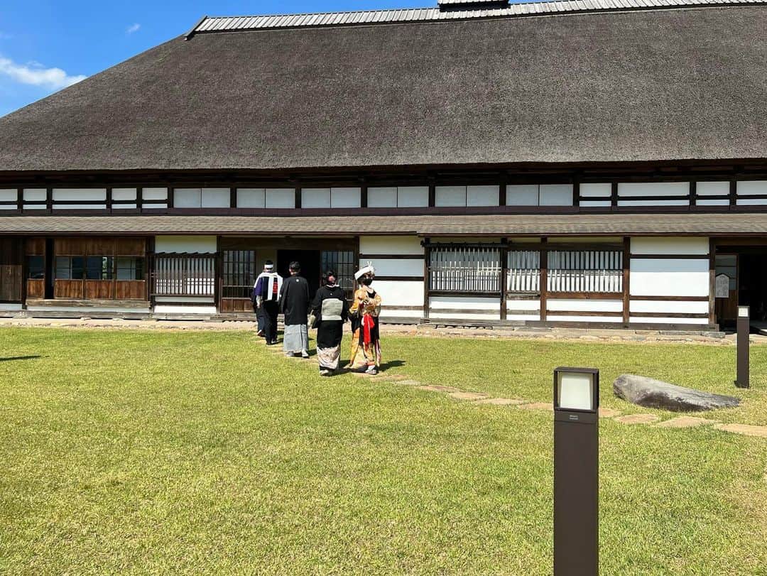 澤田愛美さんのインスタグラム写真 - (澤田愛美Instagram)「.  今から60年以上前、昭和30年代に 津軽でどのように結婚式が行われていたのか ご存知でしたか？😳  「こういう時代もあったというのを 知っている人がいるうちに記録に残したい」  津軽の食を次の世代に伝承する活動をしている 津軽あかつきの会が 当時の祝言を再現しました。  祝言の様子を たっぷりと取材させて頂きました✍️  きょうのスーパーJチャンネルABAを ぜひご覧下さい！  .    #津軽あかつきの会 #祝言 #昭和 #青森朝日放送 #アナウンサー」9月19日 16時39分 - amy____oxox