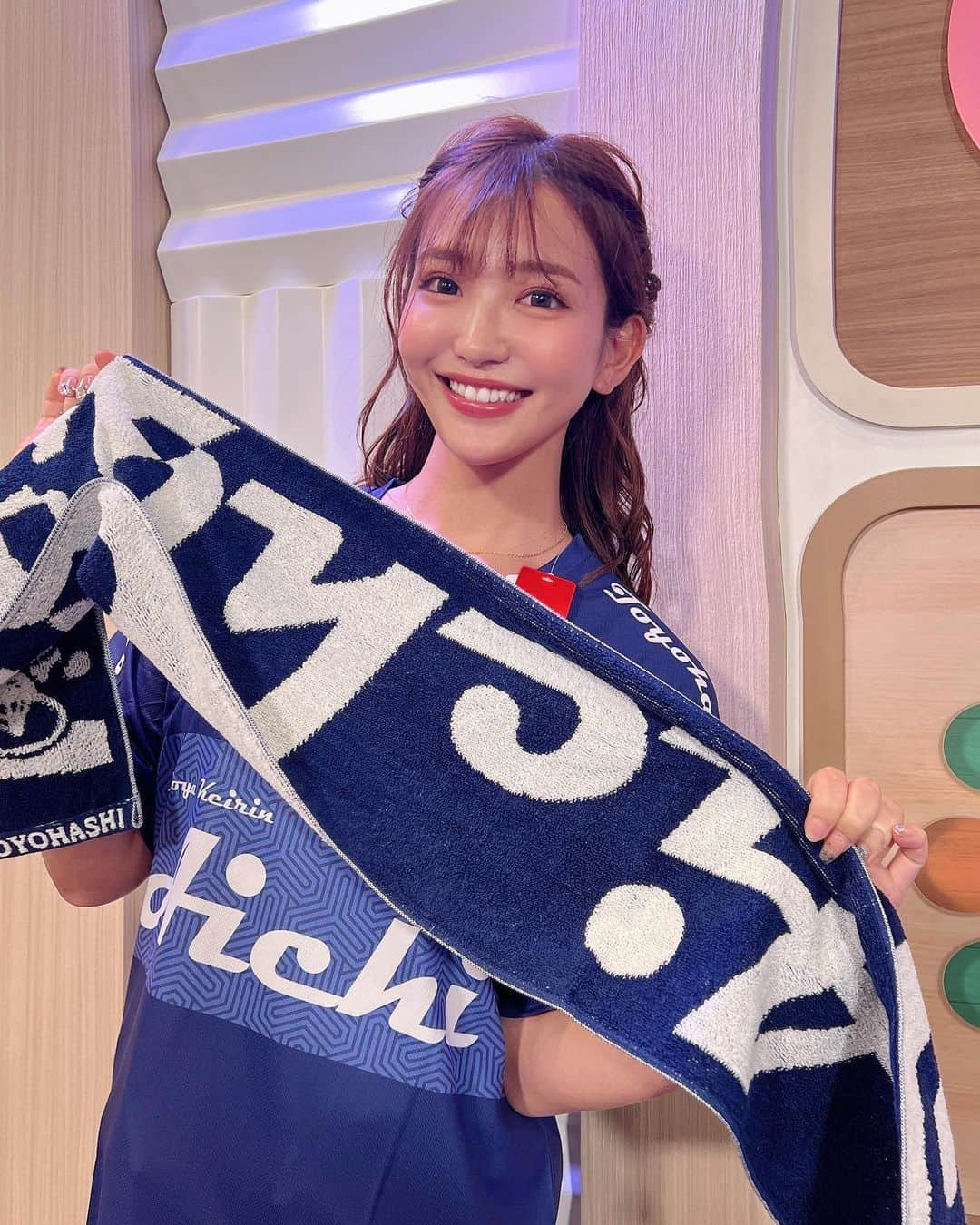 COCOさんのインスタグラム写真 - (COCOInstagram)「WINTICKETグレードレース SP G2 共同通信社杯決勝戦 名古屋 Abema TVでご覧頂きありがとうございました☺️✨  本日名古屋競輪場で中継をされていた元競輪選手の林巨人さんからなんと名古屋競輪グッズを頂きました😚💖 嬉しかったのでタグつけたまま来てしまいました。笑  そしてGⅡのQUOカードまで😘ｳﾚｼｲ  #名古屋競輪 #名古屋競輪場 #nagoya #aichi #WINTICKET #グレードレース #競輪女子 #競輪」9月19日 17時36分 - coco_coco000