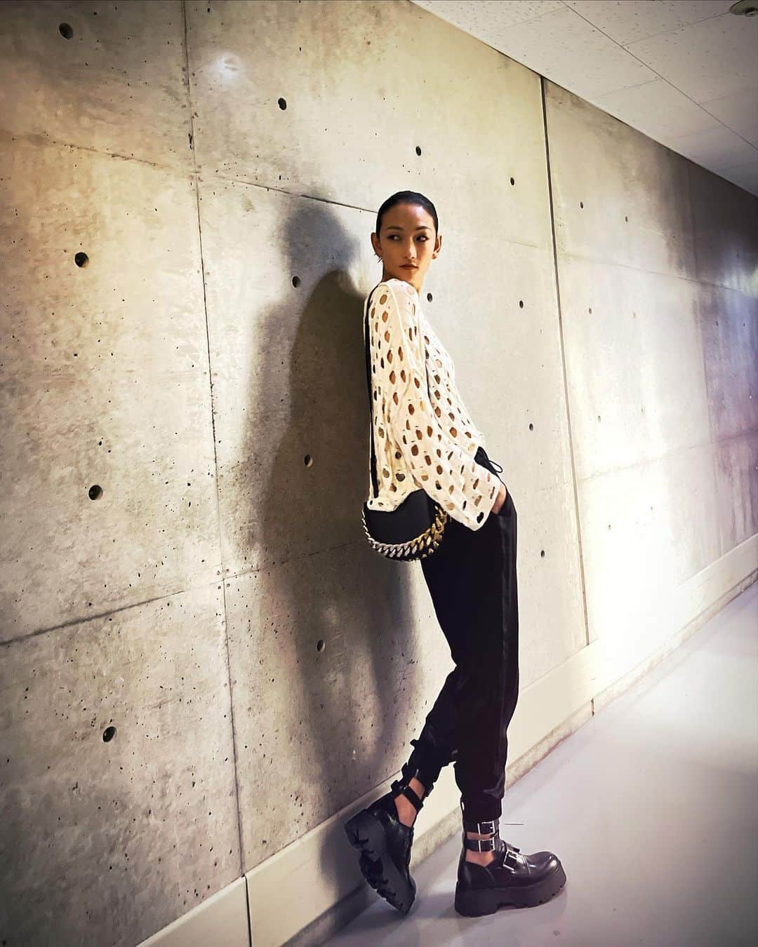 冨永愛さんのインスタグラム写真 - (冨永愛Instagram)「⁡ 👜　@stellamaccartny 🥾　@alexandermcqueen ⁡ #そんな私服」9月19日 20時34分 - ai_tominaga_official