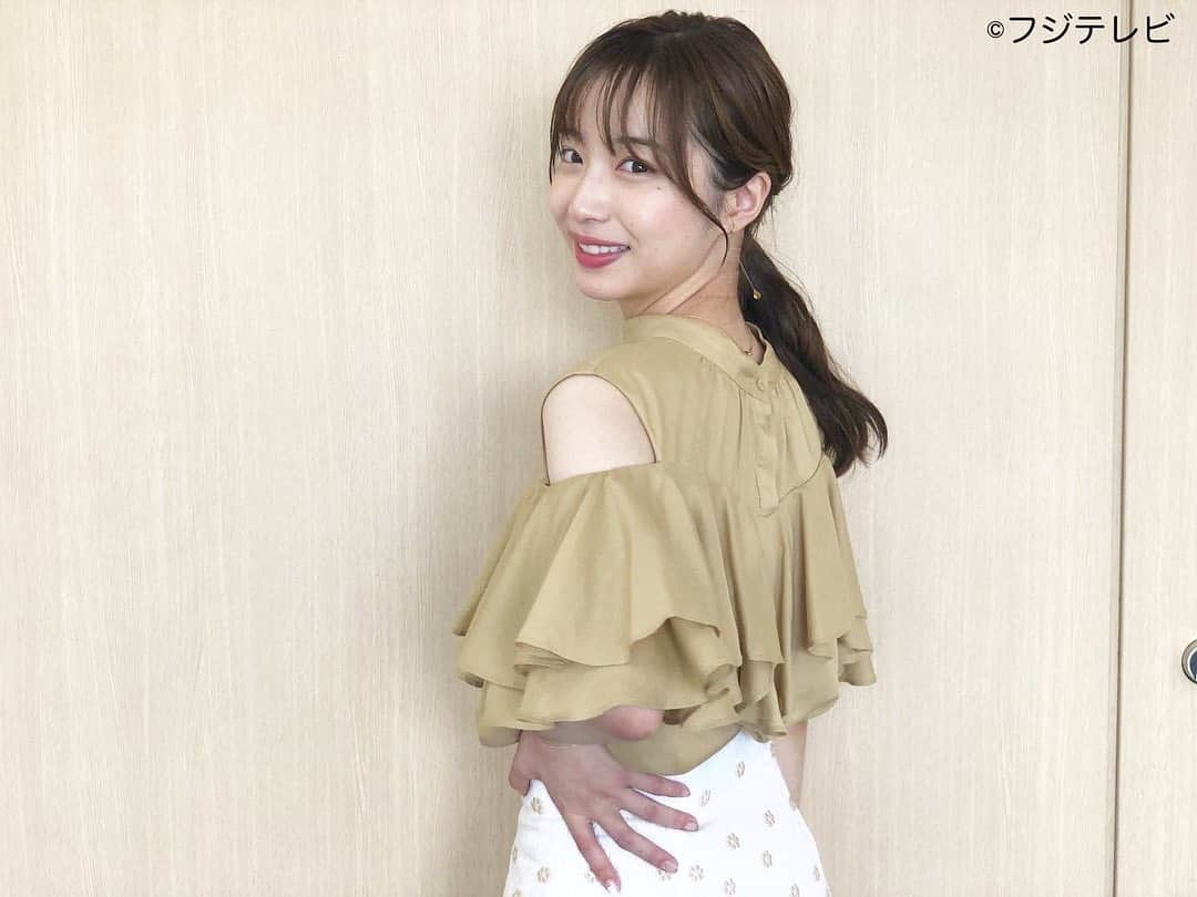 フジテレビ「めざましテレビ」さんのインスタグラム写真 - (フジテレビ「めざましテレビ」Instagram)「ファッション雑誌CanCamとコラボした お天気コーナー「きょう何着て行く？」 林佑香の毎日のコーデを紹介♪  ９月１９日（月）  ・ブラウス　　　@apuweiser_official 　　１万７６００円 ・スカート　　　@deicy_official <me couture>　　　１万８７００円 ・靴　　@dianashoespress 　　１万４３００円  ・イヤリング　　@mimi33_official 　　３３００円   ☆ポイント☆ ラッフルフリルを大胆に重ねたブラウスが存在感たっぷり💕 さりげない肩見せも着映え度を高めます✨ トップスにボリュームがあるので、ボトムはタイトスカートですっきりと❣️ トップスとスカートの花柄刺しゅうをイエローで繋いでまとまりも意識💐     #めざましテレビ #きょう何着て行く？ #林佑香 #今日のコーデ #コーデ #CanCam #今日のファッション#ootd #きょう何着て行く？は月〜金朝6時22分ごろ放送📺  #ゆかちゃん #きれいめコーデ #きれいめカジュアル #大人コーデ #秋コーデ #オフィスカジュアル #上品コーデ #アナウンサー衣装」9月19日 21時35分 - mezamashi.tv