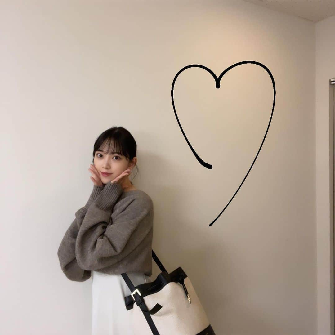 堀未央奈さんのインスタグラム写真 - (堀未央奈Instagram)「🥼  祈りのカルテ クランクインしました🩺！  研修医の橘麻友、がんばります🫶🏻  たくさんはいるBAGをゲットしたから 台本や医者の知識として必要なメモなどをいれて🍃」9月20日 11時31分 - horimiona_official