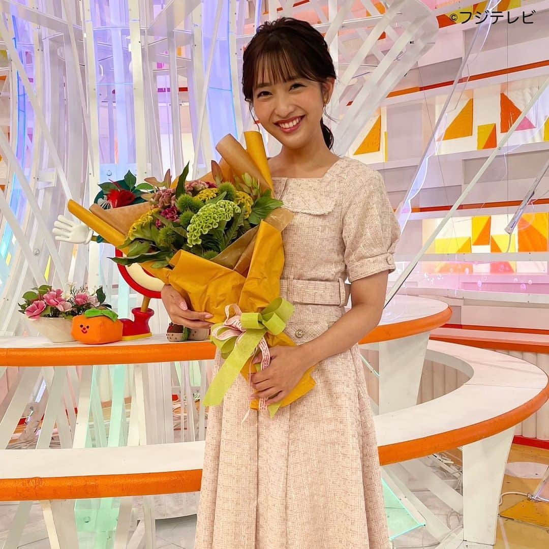 フジテレビ「めざましテレビ」さんのインスタグラム写真 - (フジテレビ「めざましテレビ」Instagram)「まりのです😊 今日のお花は「ケイトウ」。鶏のとさかに似ているということで、酒主アナととさかポーズしてみました🐓 エンドのお花コーナーの鈴木アナの「コケッ、、、コケイトウ！」最高でした🐔✨  #めざましテレビ #お花 #ケイトウ」9月20日 14時43分 - mezamashi.tv