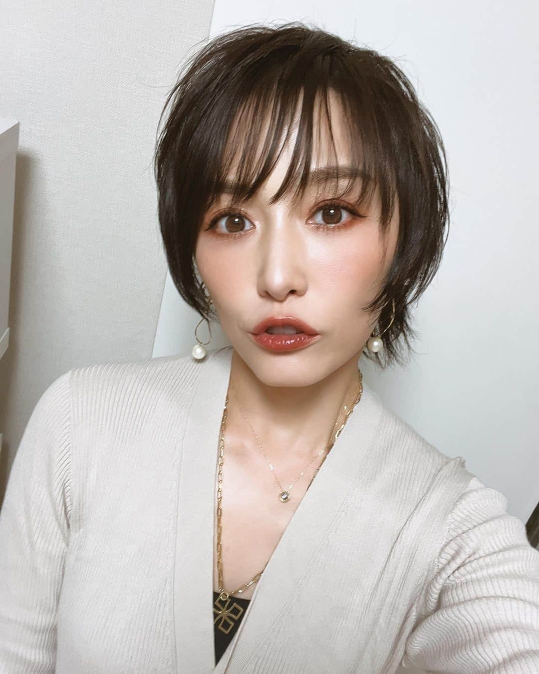 杏さゆりさんのインスタグラム写真 - (杏さゆりInstagram)「わたくし事ですが9/20本日で39歳となりました🤭 . 30代最後をthank you(39)の年として今まで以上に感謝を伝えていく歳にしたいと思っております☺️✨ . いつも応援してくれている皆様ありがとうございます🥰 感謝の気持ちも含めて『杏さゆりYouTubeチャンネル』をキチンと始めていこうと思います🙌 そして第1回目を今日アップ予定しております🍀 チャンネル登録よろしくお願いします✨ ストーリーからも飛べるようにしておきます✨ https://youtube.com/channel/UCqKX7UjL6Qna20cU9eyWC3w .  I turned 39 today on September 20th   I would like to make the last of my 30s the year of thanks to you (39), and make it an age where I can express my gratitude more than ever.  Thank you to everyone who always supports me  I will start "Anzu Sayuri YouTube Channel" with gratitude   And we are planning to upload the first one today   Please subscribe to my channel  I will make it so that you can check it from the story too   https://youtube.com/channel/UCqKX7UjL6Qna20cU9eyWC3w  . #誕生日　#birthday #杏さゆり #SayuriAnzu」9月20日 14時58分 - anzu_sayuri_official