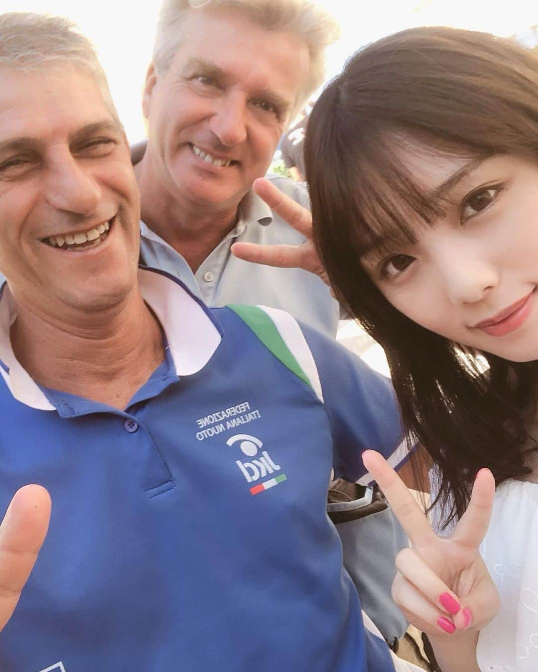 与田祐希さんのインスタグラム写真 - (与田祐希Instagram)「写真集が7度目の重版！ やったー🥳  楽しい思い出しかないので未だにたくさんの方に手に取っていただけてすごく嬉しい🇮🇹✨ ありがとうございます！  #無口な時間」9月20日 17時11分 - yodayuuki_oimo