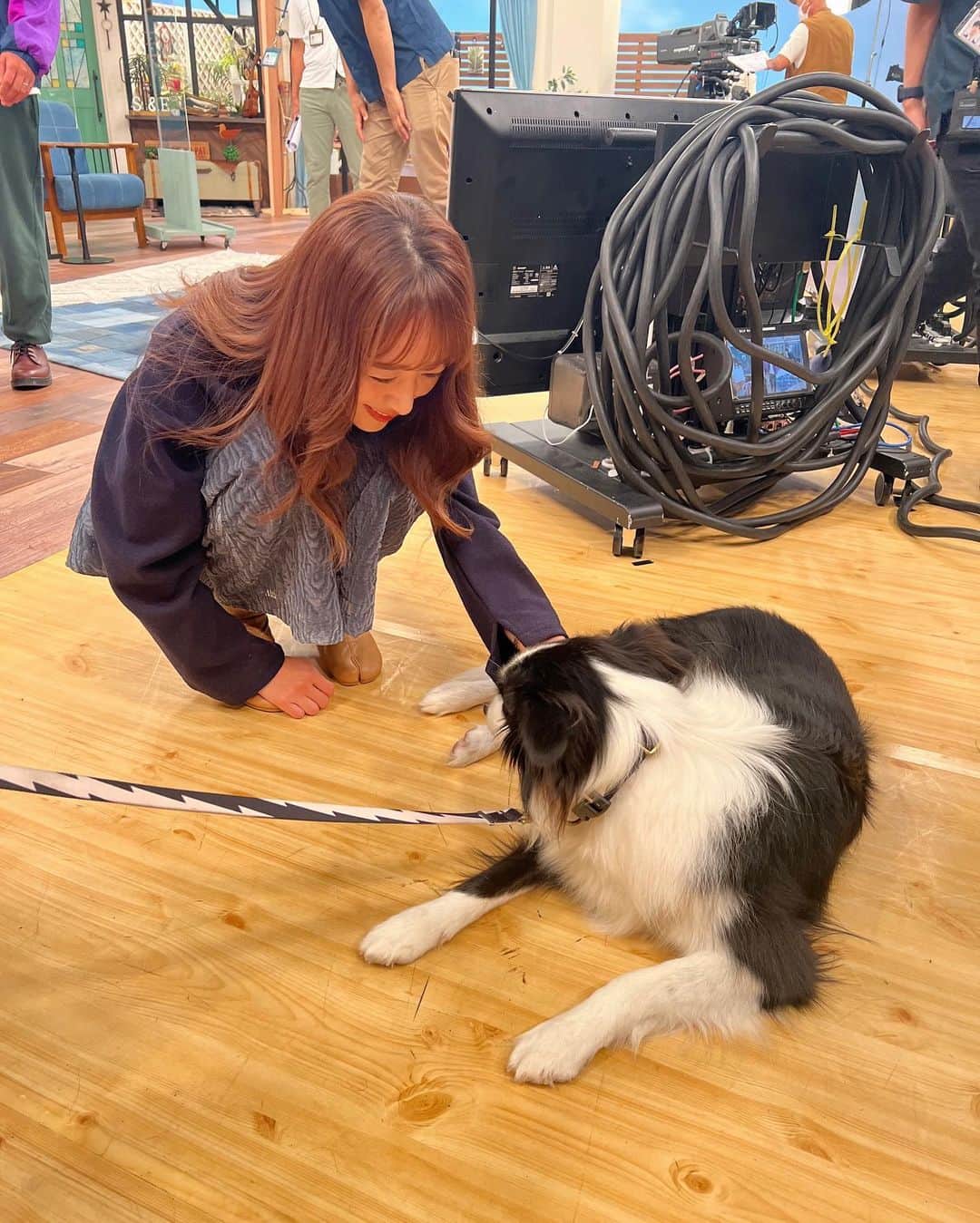 近藤千尋さんのインスタグラム写真 - (近藤千尋Instagram)「今日はスロイジの日でした💖📺 もうホームで楽しくてあっという間☺️✨ 衣装は、サイドにボリュームがあって 私服でも欲しくなったネイビーのセットアップでした💕☺️  ウェア @mullerofyoshiokubo_official  アクセサリー @unoaerre_japan  シューズ @maisonmargiera  #近藤千尋衣装  私服は秋を感じたくてベレー帽💖 十愛ちゃんのを貸りました。笑 どうか怒られませんように🙏🙏🙏  @zara  kids メガネは @moscotnyc  ワンピースは @tan_official_jp  かばんは　@fendi   さてさて、急いで帰ります🚅💗」9月20日 17時21分 - chipichan.1215