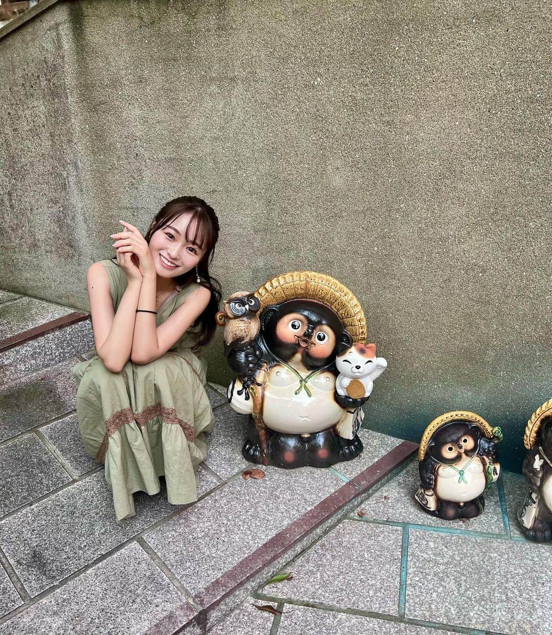 奥原ゆきのさんのインスタグラム写真 - (奥原ゆきのInstagram)「「たぬき寺」わざわざ探して行ってきた✌️ 最後の動画二つも見てほしい！ すごくないですかー‥！？ たぬきみくじもあったんだけど、一回500円で諦めた笑🤦‍♀️ . . . #たぬき #狸 #たぬき寺 #福岡観光 #福岡旅行 #福岡県 #寺 #お寺巡り #お寺 #九州旅行 #ワンピース #旅行コーデ #ノースリーブ #fukuoka #fukuokapics」9月20日 20時45分 - yukino_okuhara