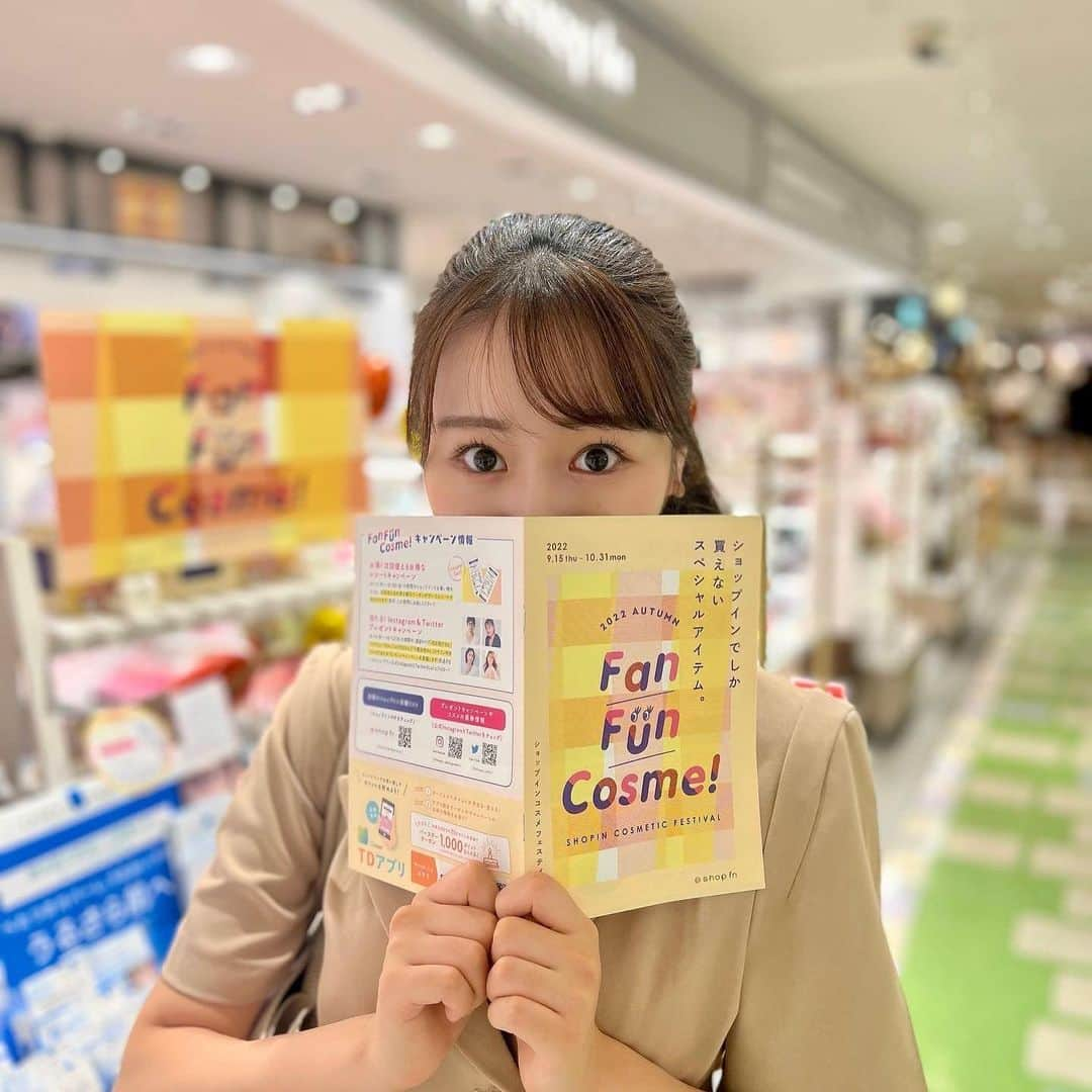 奥原ゆきのさんのインスタグラム写真 - (奥原ゆきのInstagram)「shop inさんで「Fan Fun Cosme!」というコスメ好きの為のイベントを9/15～10/31で実施しているとのことで、久しぶりにお買い物してきました〜 化粧品を選んでる時間ってあっという間に過ぎちゃいますよね‥。 ぐるぐる店内を何周もしちゃう‥💦 shop inはテスターも多くて、プチプラコスメはもちろん、オーガニックコスメやニッチなものまで揃っているので、よく行きます🌬  今回は、 ・ファンデーションを愛用中のGIVERNYから出ていたマスカラ ・最近まつげパーマが取れてきたのでビューラー などを買ってきました(^^)  使ってみると、特にマスカラのブラシが細くて下まつ毛にも塗りやすかった👀 マキアージュのビューラーは安定。沢山試したけど、私はこれが1番根本から上がります✨  WHOMEEから出てた、ショップイン限定カラーアイブロウブラシも買うか迷ったので今度また見に行こうと思うと思います  @shopin_photography #ショップイン#shopin#私の推しコス#コスメ#メイク#コスメ購入品#コスメマニア#SNSで話題#マスクメイク#新作コスメ#韓国コスメ#pr #giverny #マスカラ #恵比寿 #コスメコンシェルジュ #ビューラー #前髪 #前髪キープ #プロテイン #購入品」9月20日 20時47分 - yukino_okuhara