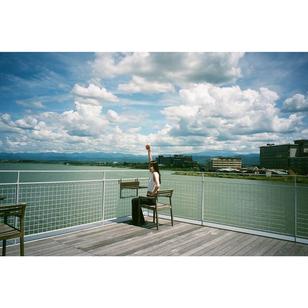 井桁弘恵さんのインスタグラム写真 - (井桁弘恵Instagram)「ㅤㅤㅤㅤㅤㅤㅤㅤㅤㅤㅤㅤㅤ 気づいたら一気に秋になっちゃって、 暑いのも苦手だけど夏の空気感は好きなので ちょっと寂しいですね〜、 てことで、夏の思い出☺️ ㅤㅤㅤㅤㅤㅤㅤㅤㅤㅤㅤㅤㅤ #film」9月20日 22時09分 - igetahiroe23