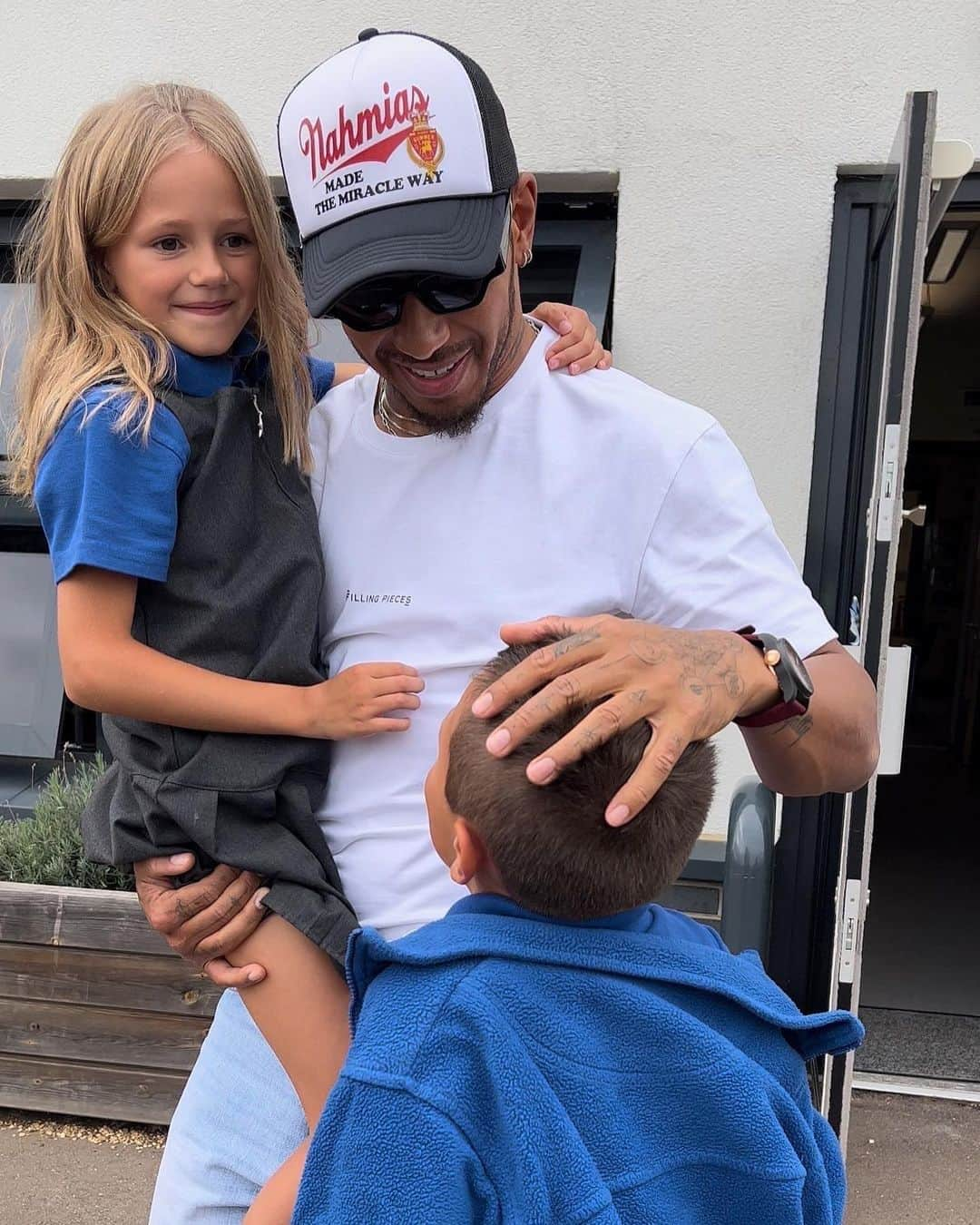 ルイス・ハミルトンさんのインスタグラム写真 - (ルイス・ハミルトンInstagram)「Picked my niece and nephew up from school, hugged them tight, watched Buzz Lightyear. Best days. So proud of them」9月21日 2時23分 - lewishamilton