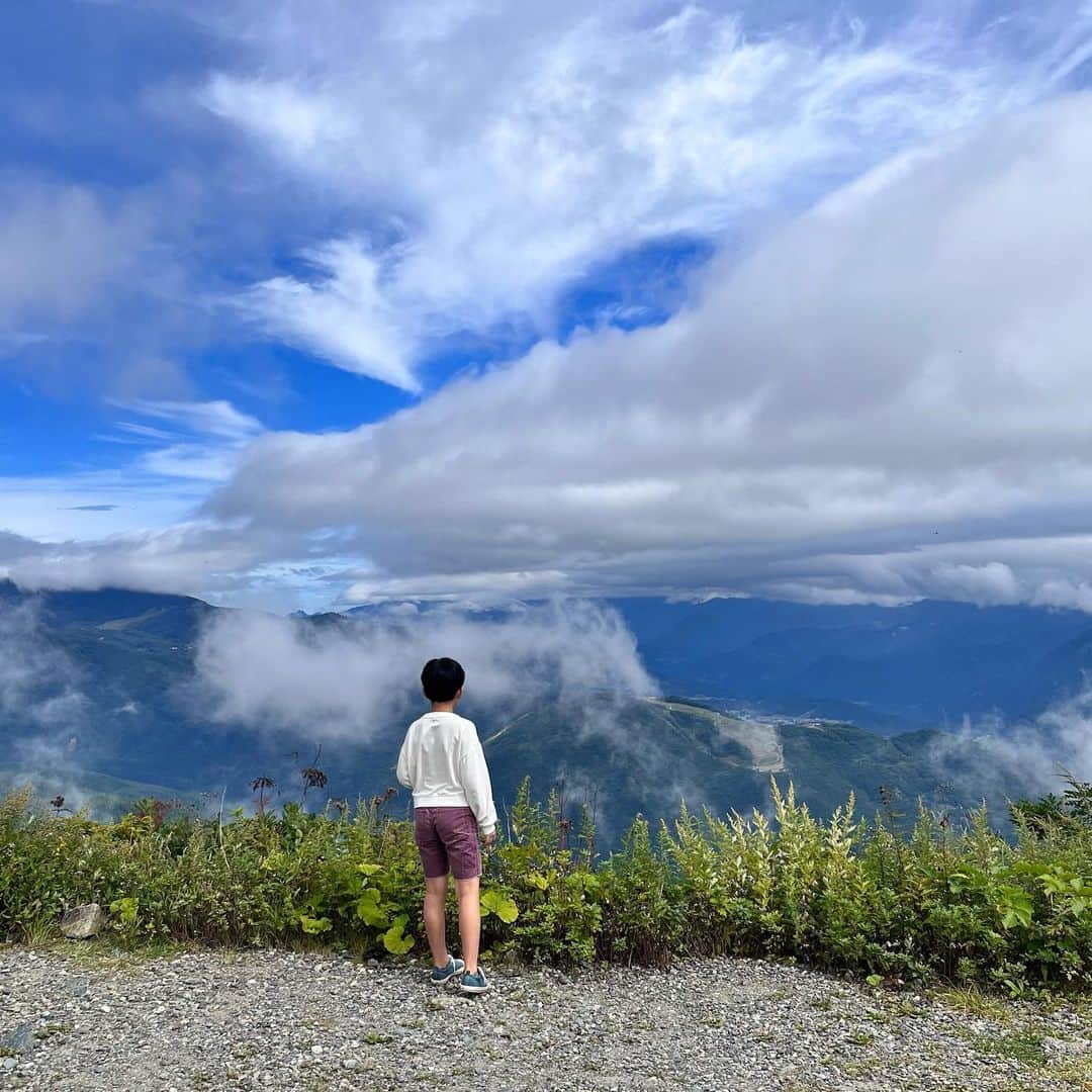 クリス智子さんのインスタグラム写真 - (クリス智子Instagram)「ゴンドラを乗り継ぎ乗り継ぎ、 山の景色を吸う。秋の色になり始めていた。 稲穂🌾も輝きっぱなし。 自然よ、ありがとー！  #白馬」9月21日 10時34分 - chris_tomoko