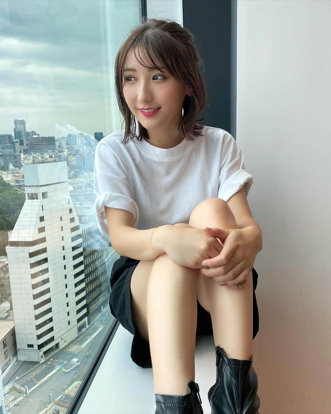 伊藤愛真さんのインスタグラム写真 - (伊藤愛真Instagram)「取材前にまつげぱっちりにしてもらってきた🤍 月1ペースで行ってるけどだんだん安定してきたし まつ毛美容液やっぱ塗ってるだけあって 整ってるなあて感じる😌 . . あー、いろいろ早くお知らせしたいことだらけだよ〜🥺❤︎」9月21日 13時56分 - __emagram