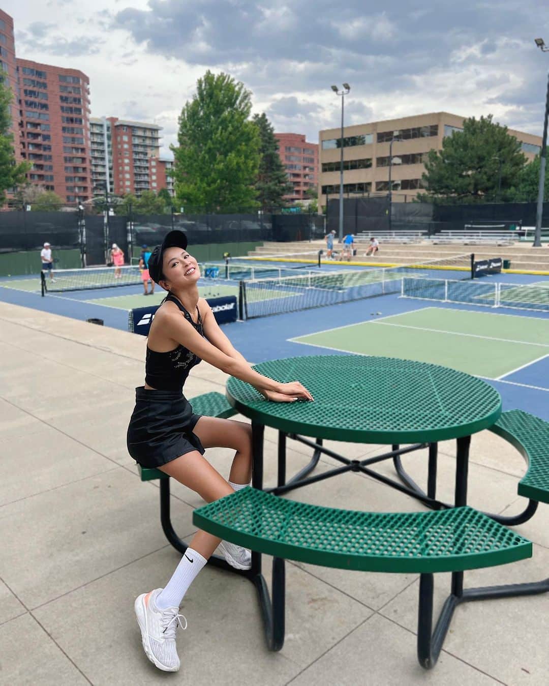 東野佑美さんのインスタグラム写真 - (東野佑美Instagram)「📍Denver みんなで本気のピックルボールしたの🏓  卓球とテニスを合わせたような競技で 大人たちが大人気なく白熱して楽しかった🤣✨  #ピックルボール #pickleball」9月21日 18時53分 - yumi.higashino