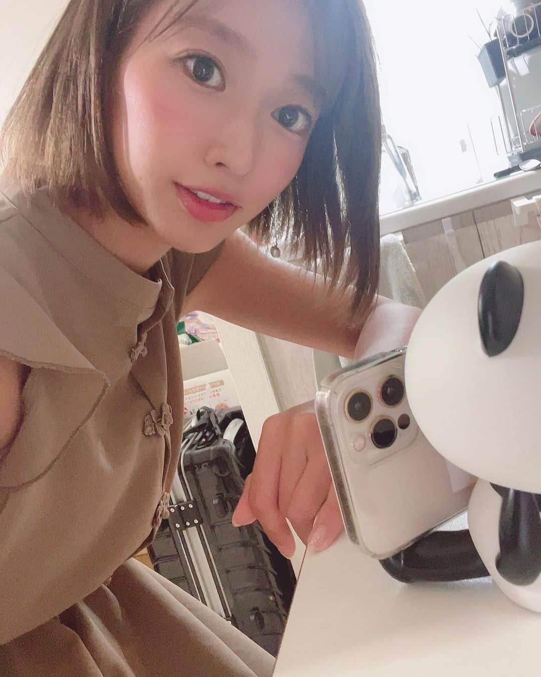 大貫彩香さんのインスタグラム写真 - (大貫彩香Instagram)「楽天モバイルを1ヶ月使ってみて💡 使用感レポート✍️❤︎  自宅時間やお仕事で地方に行く事もある月でした。SNSの更新も多くて、移動など隙間時間は普段から動画をかなり視聴している私ですが、結論から言うと移動中でもホテルでも何処でも問題なく更新や視聴していました。  都内や移動先の大阪の駅周辺や都心部で5Gが入っていて、 新幹線でも動画サクサク視聴可能。  移動中も家でも問題なくたくさん使いまして先月の利用料金は月1,980円（税込2,178円）でした🤯✨安すぎる。。 ※通信速度の制御の場合あり。エリア外最大1Mbps  私の生活範囲では 特に不便なく快適に過ごせました✨ #PR #楽天モバイル」9月21日 19時38分 - sayaka_oonuki