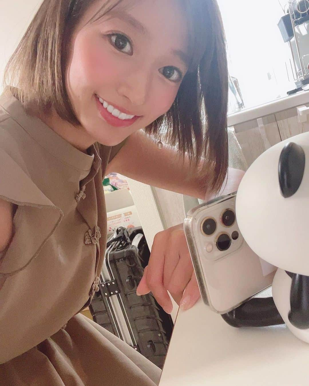 大貫彩香さんのインスタグラム写真 - (大貫彩香Instagram)「楽天モバイルを1ヶ月使ってみて💡 使用感レポート✍️❤︎  自宅時間やお仕事で地方に行く事もある月でした。SNSの更新も多くて、移動など隙間時間は普段から動画をかなり視聴している私ですが、結論から言うと移動中でもホテルでも何処でも問題なく更新や視聴していました。  都内や移動先の大阪の駅周辺や都心部で5Gが入っていて、 新幹線でも動画サクサク視聴可能。  移動中も家でも問題なくたくさん使いまして先月の利用料金は月1,980円（税込2,178円）でした🤯✨安すぎる。。 ※通信速度の制御の場合あり。エリア外最大1Mbps  私の生活範囲では 特に不便なく快適に過ごせました✨ #PR #楽天モバイル」9月21日 19時38分 - sayaka_oonuki