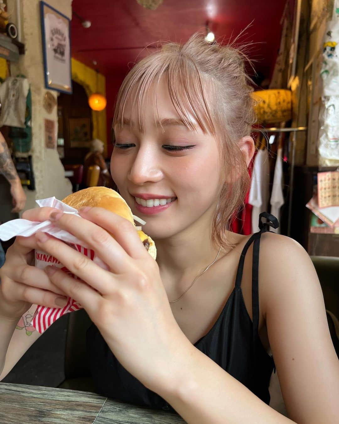 古川優香さんのインスタグラム写真 - (古川優香Instagram)「地元の親友が撮ってくれた😘 メイメ！のスモーキーシャーベットめっちゃ盛れる💪🏻」9月21日 19時48分 - iamyukaf