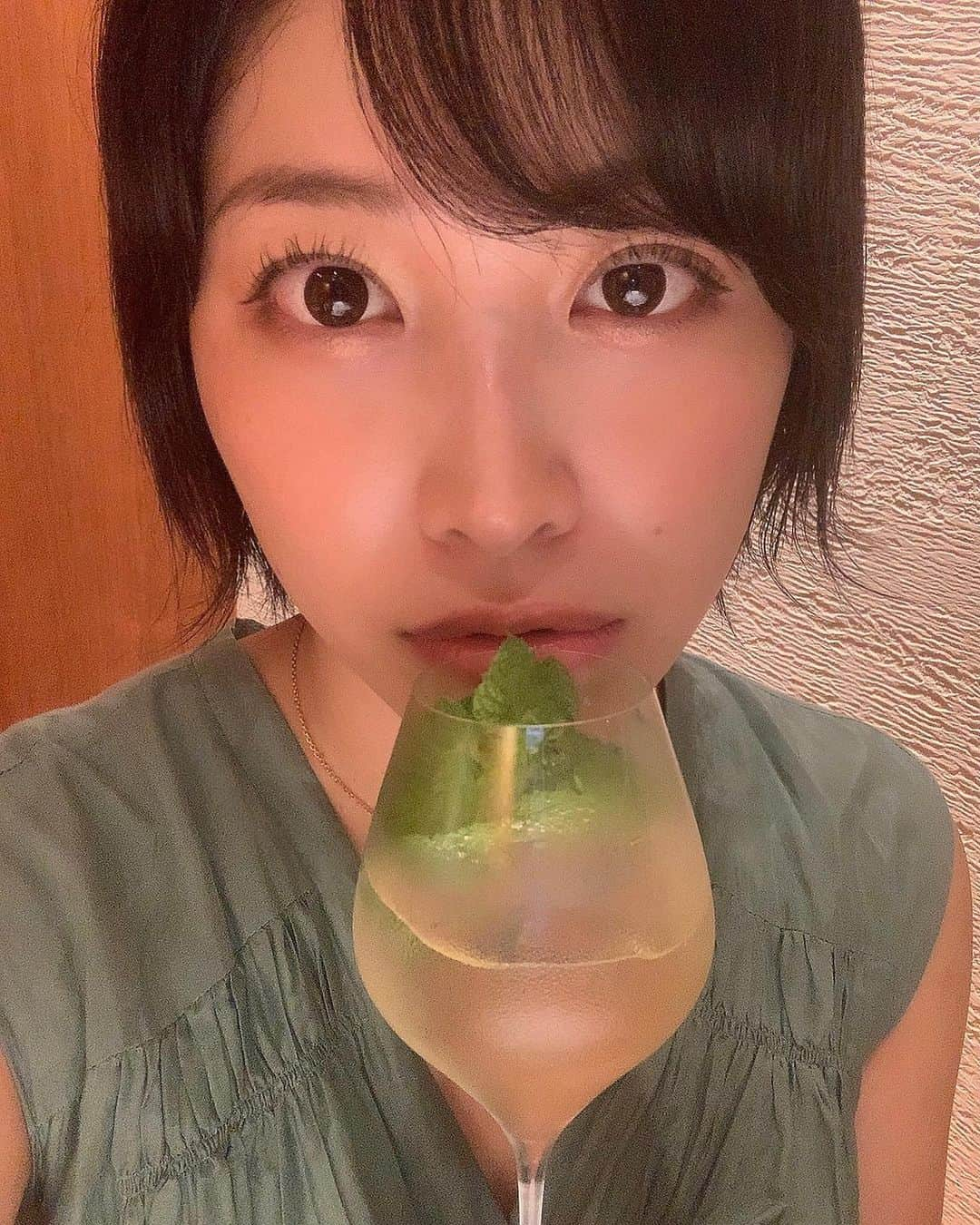 春原未来さんのインスタグラム写真 - (春原未来Instagram)「野菜がたっぷりなレストランに行ってきました。それに溶け込めそうなワンピース🌿.∘  落ち着いた時間を過ごせると幸せだなあって思う☺️今日の私は一日中とっても眠いです。  I went to a restaurant that served a lot of different vegetables. I'm happy to have a peaceful time today ☺️ and I'm very sleepy all day today.  #春原未来 #ノンアルで乾杯 #nonalcoholcocktail #まったり休日 #涼しくて気持ちいい #思い出の品 #南青山グルメ #minamiaoyama #ショートヘアアレンジ #外ハネショート #髪型迷走中 #夏の終わり #ミントの香り #estellak」9月21日 22時52分 - sunohara_miki