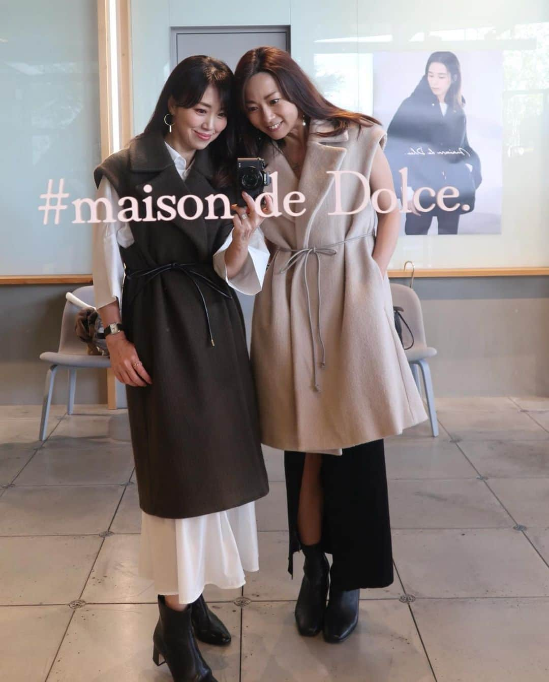 ImotoEtsuyo さんのインスタグラム写真 - (ImotoEtsuyo Instagram)「maison de Dolce 2022AW試着・受注会へ。  つい手に取りたくなる着やすさ、 シンプルだけど可愛らしさに拘ったブランド。  とお揃いで アウターをオーダーしました。  届くのが楽しみ🤍 @dolce._official  #受注会 #展示会 #試着  #aw #2022aw  #fashion  #きれいめコーデ  #きれいめカジュアル  #秋冬コーデ  #秋冬」9月22日 5時15分 - bisuhada