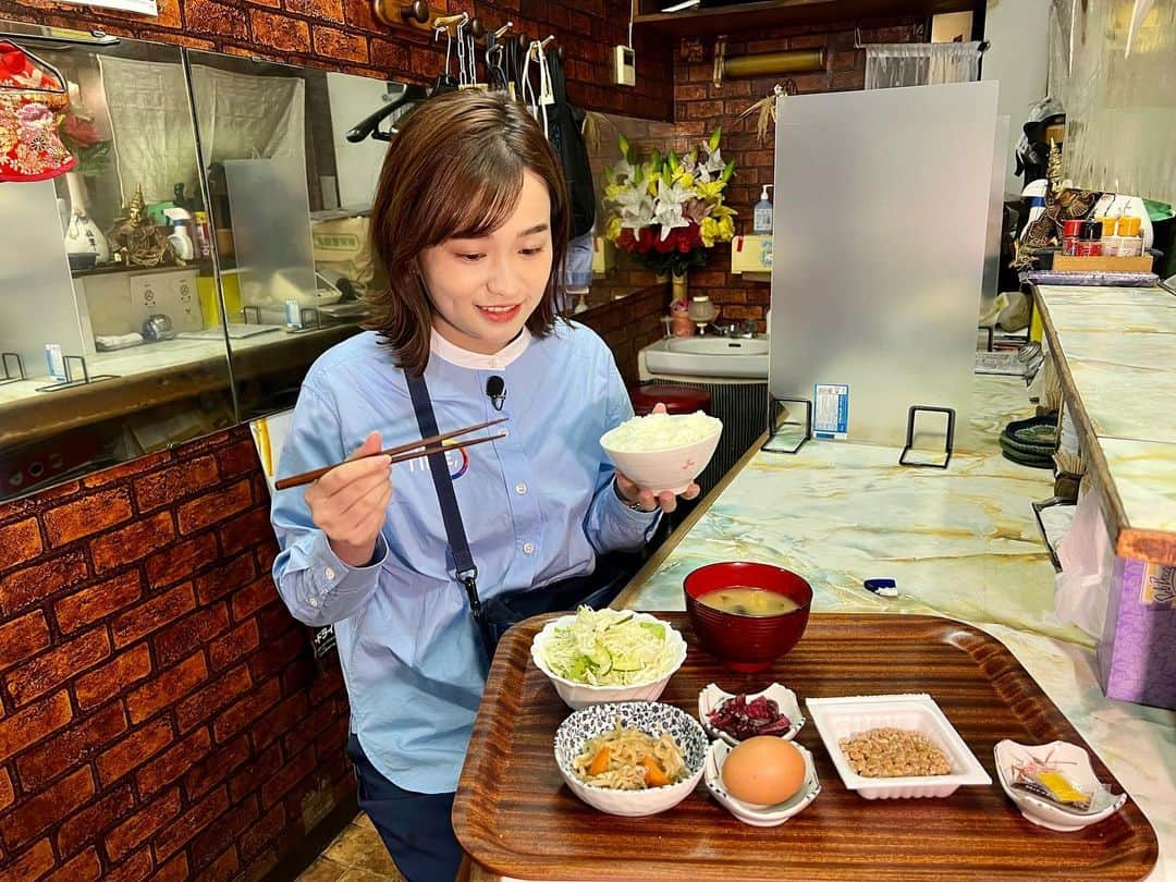 篠原梨菜さんのインスタグラム写真 - (篠原梨菜Instagram)「#朝5時の美味time 東京・国分寺駅近く 花水木へ！ 朝6時半から、70代のお母さんが一人で切り盛りされています！ 朝定食300円😋学生にも優しいお値段。お味噌汁、卵や納豆。日替わりのおかずは切干大根！ 揚げや豆腐がごろごろ入ったお味噌汁が沁みる。優しさに溢れています☺️ #早朝グルメ #thetime_tbs #花水木 #国分寺グルメ  #朝定食 #母の味 #朝ごはん #tbs」9月22日 7時04分 - shinorinatbs