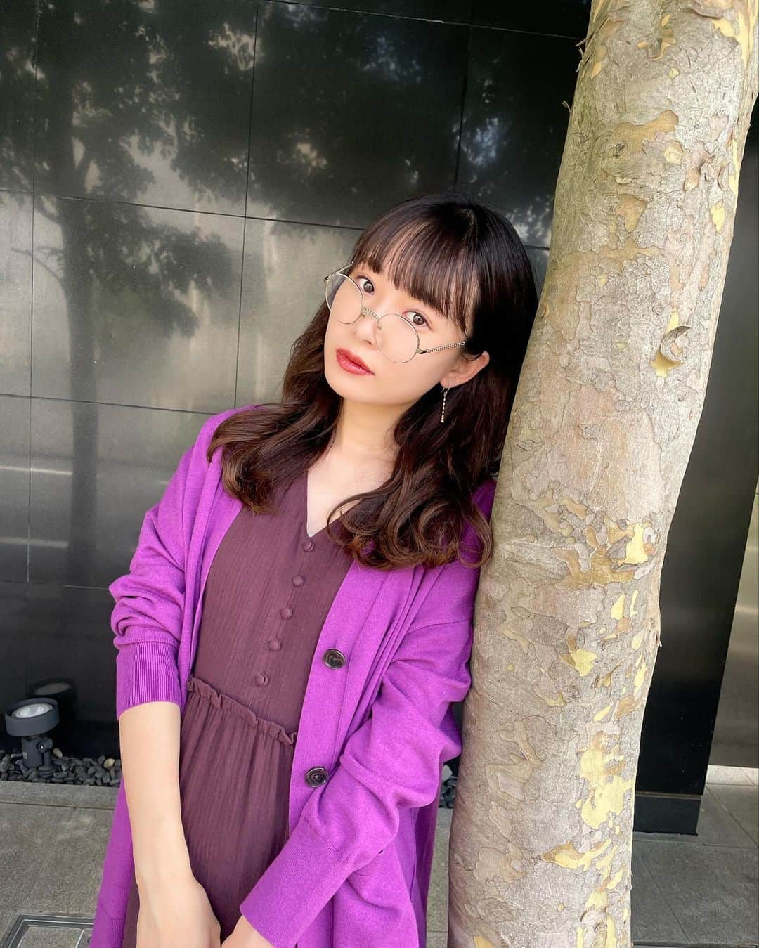 西川瑞希（みずきてぃ）さんのインスタグラム写真 - (西川瑞希（みずきてぃ）Instagram)「めがねちゃんCODE♡風が冷たくなってきて季節の変わり目を感じるねっ  ワンピースにさらっとカーディガン、丁度よかった☺︎最近よく履いてるローファーも合わせやすくて◎  ✔️お洋服詳細はタグ付け🏷しています  #autumnfashion #code #onepiece #cheriemona #秋コーデ #秋色 #カーディガン #大人コーデ #シンプルコーデ #ローファー」9月22日 11時58分 - mizuki_nishikawa_