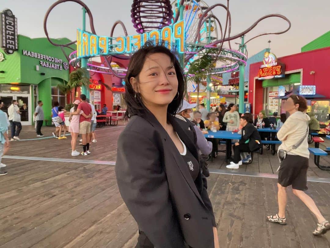 キム・セジョン（Gugudan SeMiNa）さんのインスタグラム写真 - (キム・セジョン（Gugudan SeMiNa）Instagram)「santa monica pier 🎡 바람이 너무 강해😱」9月22日 12時13分 - clean_0828