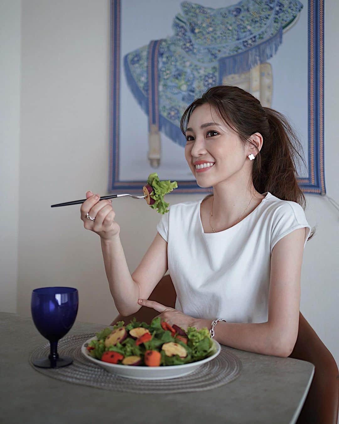 喜田彩子さんのインスタグラム写真 - (喜田彩子Instagram)「サラダを沢山食べることが増えました🥗 ⁡ MCTオイルで食べるととってもおいしくてハマっています。 ⁡ MCTオイルは無味無臭なので どんなお料理とも相性がよく スープやヨーグルトに入れたり パスタにかけても◎ ⁡ MCTはほかの脂肪酸と違って吸収が早い✨ 腹持ちも良く、効率的なエネルギー源！！ ⁡ ダイエットのサポートにとってもお勧めですよ❤️ ⁡ ⁡ #MCTオイル #MCT #ダイエット #ボディメイク #脂肪燃焼 #MCTオイルダイエット #体質改善 #ダイエット方法 #ダイエット法 #タイアップ #MCTプラスコンソーシアム」9月22日 12時42分 - ayacokida