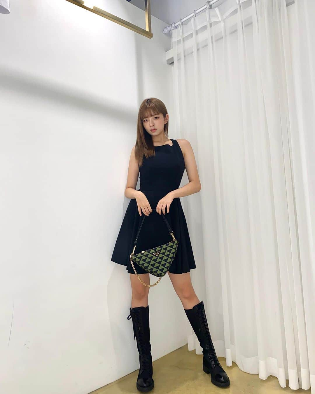 IVEさんのインスタグラム写真 - (IVEInstagram)「👗🖤✨  미우치아 프라다와 라프 시몬스가 함께하는 프라다 SS23 여성복 컬렉션, 2022년 9월 22일 오후 9시 프라다 닷컴을 통해 함께 보실 수 있습니다.  @Prada #광고 #Prada #PradaSS23 #PradaSymbole #PradaTriangle」9月22日 14時13分 - ivestarship