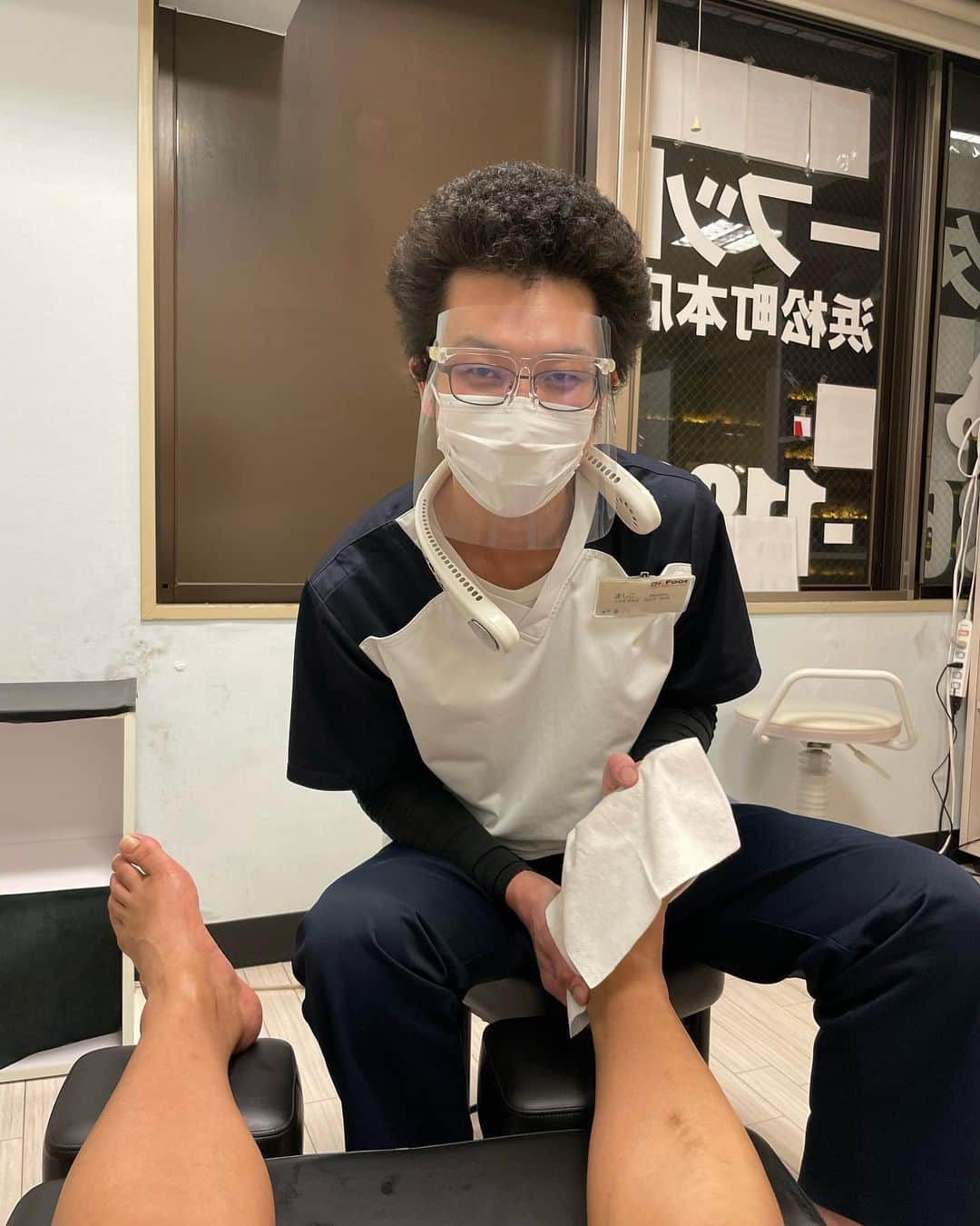 楽しんごさんのインスタグラム写真 - (楽しんごInstagram)「🦶タノログ🦶マッサージ編 ドクターフット👨‍⚕️浜松町店！  🌟10点星中10点星  接客　技術　料金　熱意と波動　座り心地　態度　着替え　全て満点💯　僕が言うんだから間違い無し！😆  ドクターフット浜松町店  #整体#マッサージ#ドクターフット浜松町本店 ＃足裏#技術 #素晴らしい#気持ちいい #台湾式足つぼ」9月22日 19時27分 - tanoshingo.official