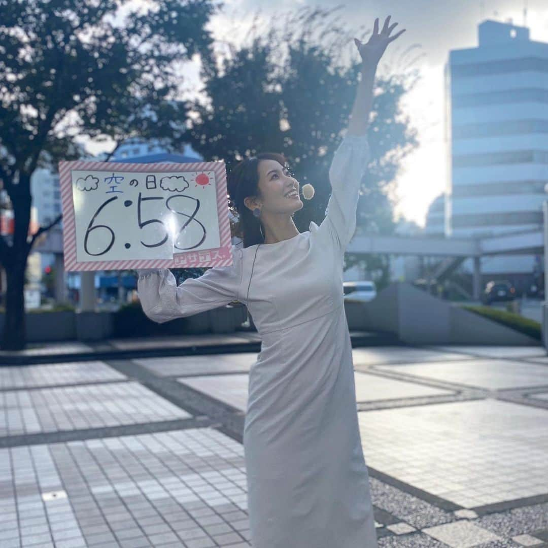 KBCテレビ「アサデス。」さんのインスタグラム写真 - (KBCテレビ「アサデス。」Instagram)「こんばんは🌙 いつも辛いラーメンは食べているのですが 珍しく豚骨のカップラーメンが食べたくなったので 食べました🍜お天気アシスタントの山下七子です！  一昨日9月20日は空の日でした🌈 空を見上げて珍しい雲や虹を見つけると なんだかラッキーな気分というか嬉しくなります😊 いつもより多く空を見上げてみて下さい〜！！  いきなり涼しくなったので体調にお気をつけ下さい🍀 長袖を着てくれば良かったと後悔している 午前9時の山下でした😌笑笑  ・・・・・ #アサデス#kbc#九州朝日放送#福岡#佐賀 #テレビ#テレビ局#生放送#山下七子」9月22日 21時15分 - asadesu_kbc