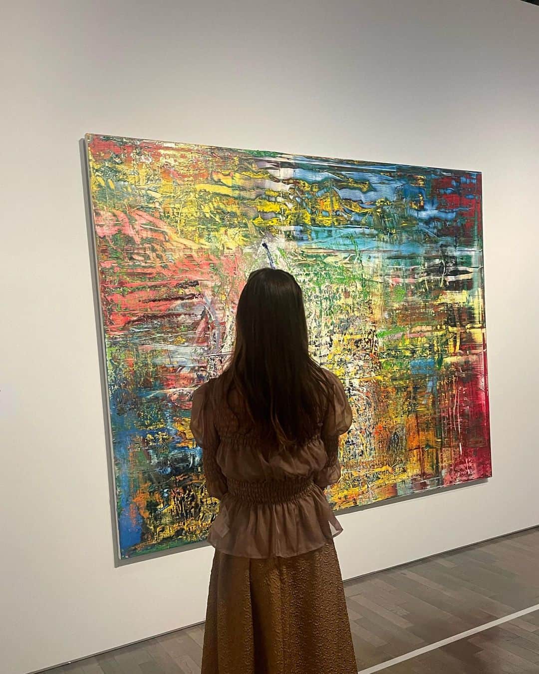 野崎萌香さんのインスタグラム写真 - (野崎萌香Instagram)「He is the artists i adore.  おんとし90歳になるリヒターの作品、 初期作から最新のドローイングまで 約120点が一貫しつつも多岐にわたる 60年の画業が所狭しと並んでいました。  東京国立近代美術館にて 見ることが出来ます。  一番好きなアーティストの フォトペインティングのシリーズの中でも 大好きなポートレート作品を 沢山見ることが出来て感無量です。  #GerhardRichter」9月23日 3時21分 - moeka_nozaki