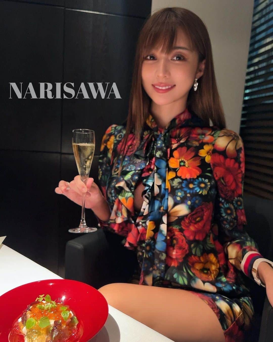 濱野りれさんのインスタグラム写真 - (濱野りれInstagram)「NARISAWA in Tokyo Japan's leading restaurant that has been selected as one of The World's 50 Best Restaurants for 10 years. You can enjoy the philosophy of Chef Narisawa along with your senses of sight, smell and taste. A restaurant worth having on a special day! Pairing; Sake and Wine  . 【NARISAWA】 世界のベストレストラン50に10年連続ランクインしてる 和食とフレンチのイノベーティブフュージョン シェフの哲学がしっかり詰まったお料理たちは 楽しかったし、新鮮だった！ 再訪あり🙆‍♀️🙆‍♀️🙆‍♀️  ✔︎ペアリングは日本酒とワイン(お茶もあり) ✔︎目の前で発酵し完成したパンが絶品 ✔︎白身魚はコース内に3品と多め(日本酒には合う) ✔︎コース料理の量は多い  今まだ海外のお客様が予約できないから いつもより予約しやすいよ🤫  #narisawa #theworlds50best #theworlds50bestrestaurants #innovativefood #luxuryrestaurant #japaneats #japanfood #japanfoodie #tokyofoodie #tokyoeats #ナリサワ #イノベーティブフュージョン #東京グルメ #世界のベストレストラン50」9月23日 14時51分 - riregram