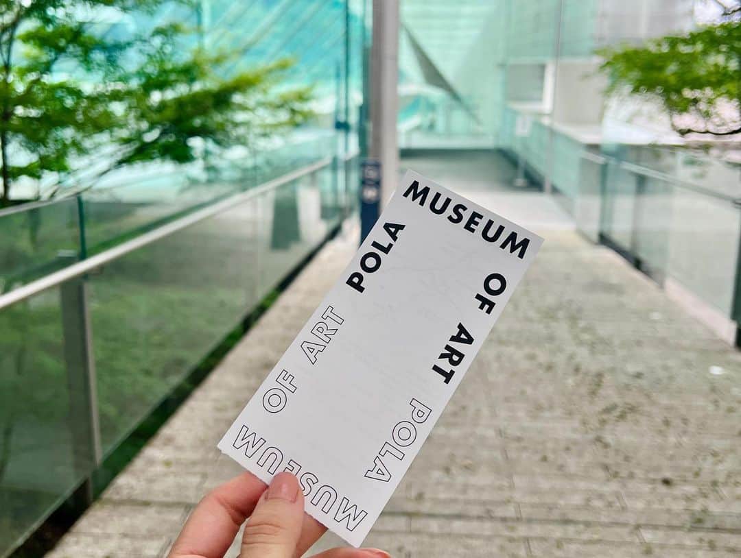 辻元舞さんのインスタグラム写真 - (辻元舞Instagram)「. 先日、なんと箱根にひとり旅に行ってきました。  ポーラ美術館はピカソ展の入れ替えで常設展示しか見られなかったですが その空間にいるだけでも素敵でした…裏の遊歩道も美しかった🍃  #ポーラ美術館#箱根」9月23日 17時59分 - mai_tsujimoto