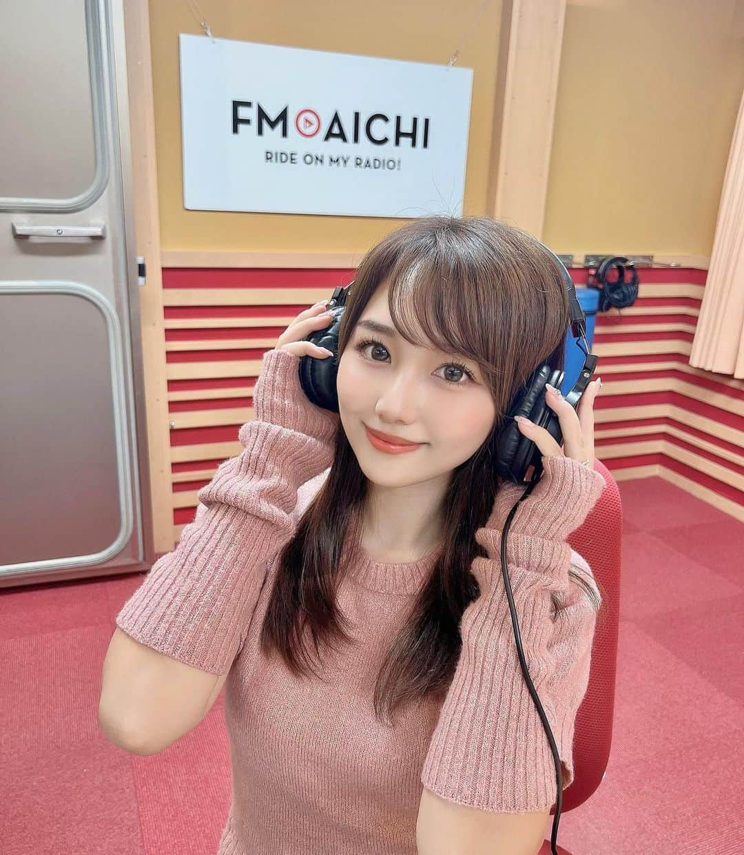 加藤里奈さんのインスタグラム写真 - (加藤里奈Instagram)「⋆  FM 愛知にて収録でした🤍 また告知します〜✌🏻  衣装は @grl_official のトップス💗 ピンク可愛いと褒められてうきうき😌  #ootd #fashion #instafood #instagram  #hairstyle #outfit #code #instafashion  #ファッション #撮影 #ヘアスタイル #ヘア  #コーディネート #コーデ #今日の服  #ラジオ #ラジオ収録 #ラジオ番組 #ラジオパーソナリティー #fm愛知 #fm #grl #グレイル #プチプラ」9月23日 19時17分 - katoco0326