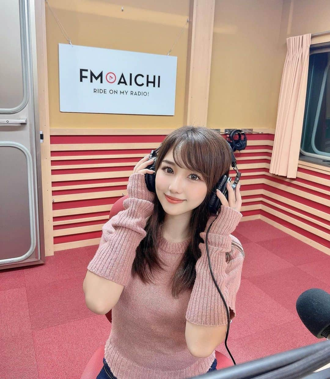 加藤里奈さんのインスタグラム写真 - (加藤里奈Instagram)「⋆  FM 愛知にて収録でした🤍 また告知します〜✌🏻  衣装は @grl_official のトップス💗 ピンク可愛いと褒められてうきうき😌  #ootd #fashion #instafood #instagram  #hairstyle #outfit #code #instafashion  #ファッション #撮影 #ヘアスタイル #ヘア  #コーディネート #コーデ #今日の服  #ラジオ #ラジオ収録 #ラジオ番組 #ラジオパーソナリティー #fm愛知 #fm #grl #グレイル #プチプラ」9月23日 19時17分 - katoco0326