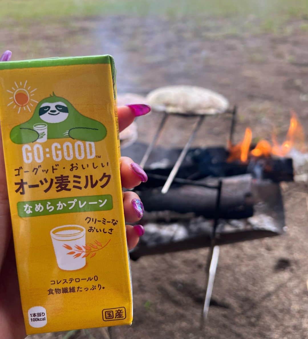 藤木そらさんのインスタグラム写真 - (藤木そらInstagram)「. . I went to a camping event in Fukushima 🧡 Camping in the great outdoors is soothing ♥️🙏💭💗 . . .福島で初めてキャンプイベント行ってきました(((ฅ•᎑•ฅ))♬♬キャンプはまる‼️‼️やばぁあ🧡💙 . .みんなのキャンピングカーのレベルが高すぎました。ご飯のレベルも高すぎるし、全部美味しかったなぁฅ(^ω^ฅ) 💕 . .毎日オーツミルク飲むくらいオーツミルク大好きで持ち運びするタイプの藤木😂😂‼️‼️ . .10月4日から全国セブイレで販売される @gogoodoatmilk がめちゃくちゃ美味しいฅ(^ω^ฅ) 💕 . .1日不足分の食物繊維が補えて、美味しいのにコレステロールが0やねん‼️‼️🤣神です💓💓 . . .1日1本は飲みたいドリンク決定💜💜  . . . . .#おいしいオーツ麦ミルク #オーツミルク #オーツ麦 #ヘルシードリンク #砂糖不使用 #健康ドリンク #食物性ミルク #PR #ブランドベース #福島観光 #キャンプ女子 #キャンプ初心者 #キャンプ好きな人と繋がりたい #キャンプ場」9月23日 20時37分 - sorafujiki